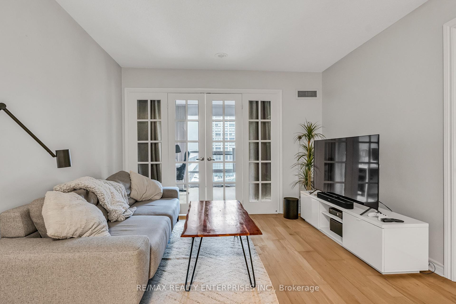 2 Bedrooms Condo at 763 Bay, Toronto For sale