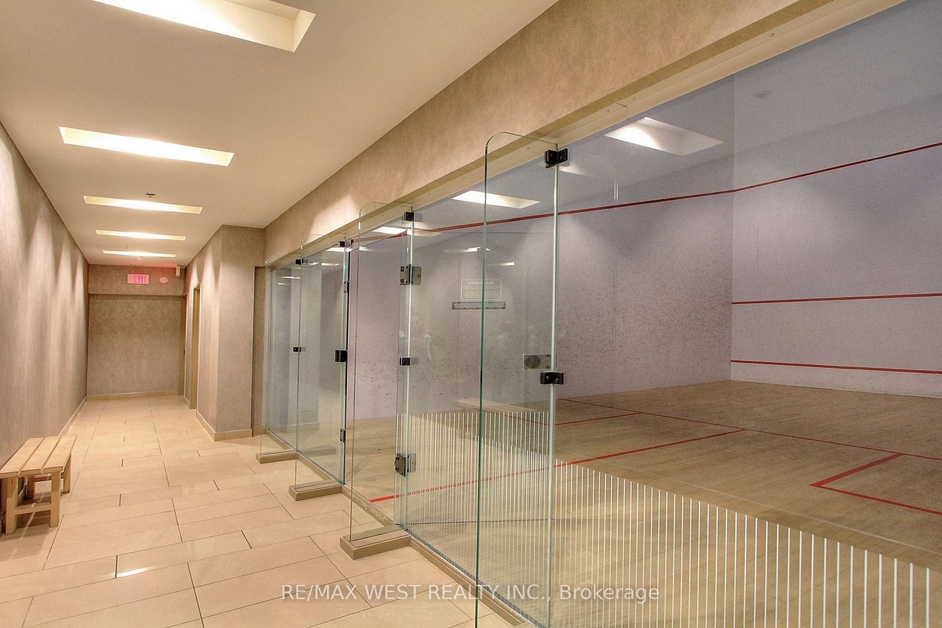 2 Bedrooms Condo at 80 Absolute, Mississauga For sale