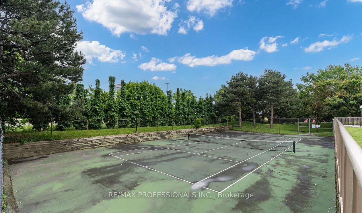 3 Bedrooms Condo at 475 The West Mall, Toronto For sale