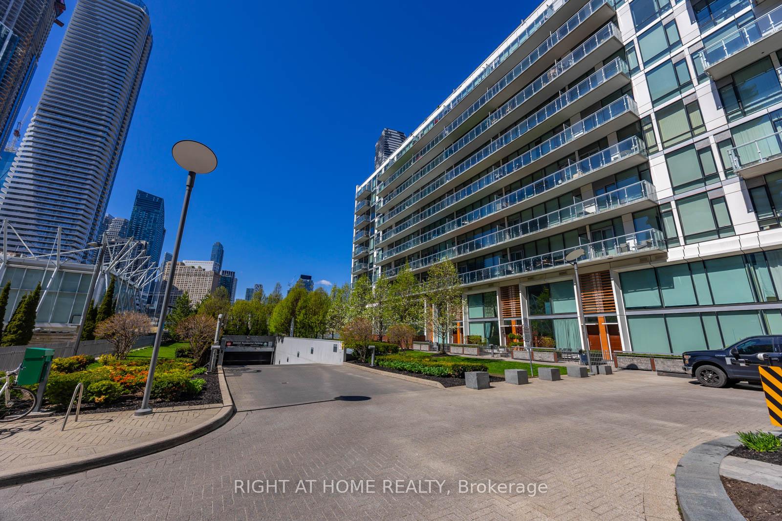 2 Bedrooms Condo at 39 Queens, Toronto For sale