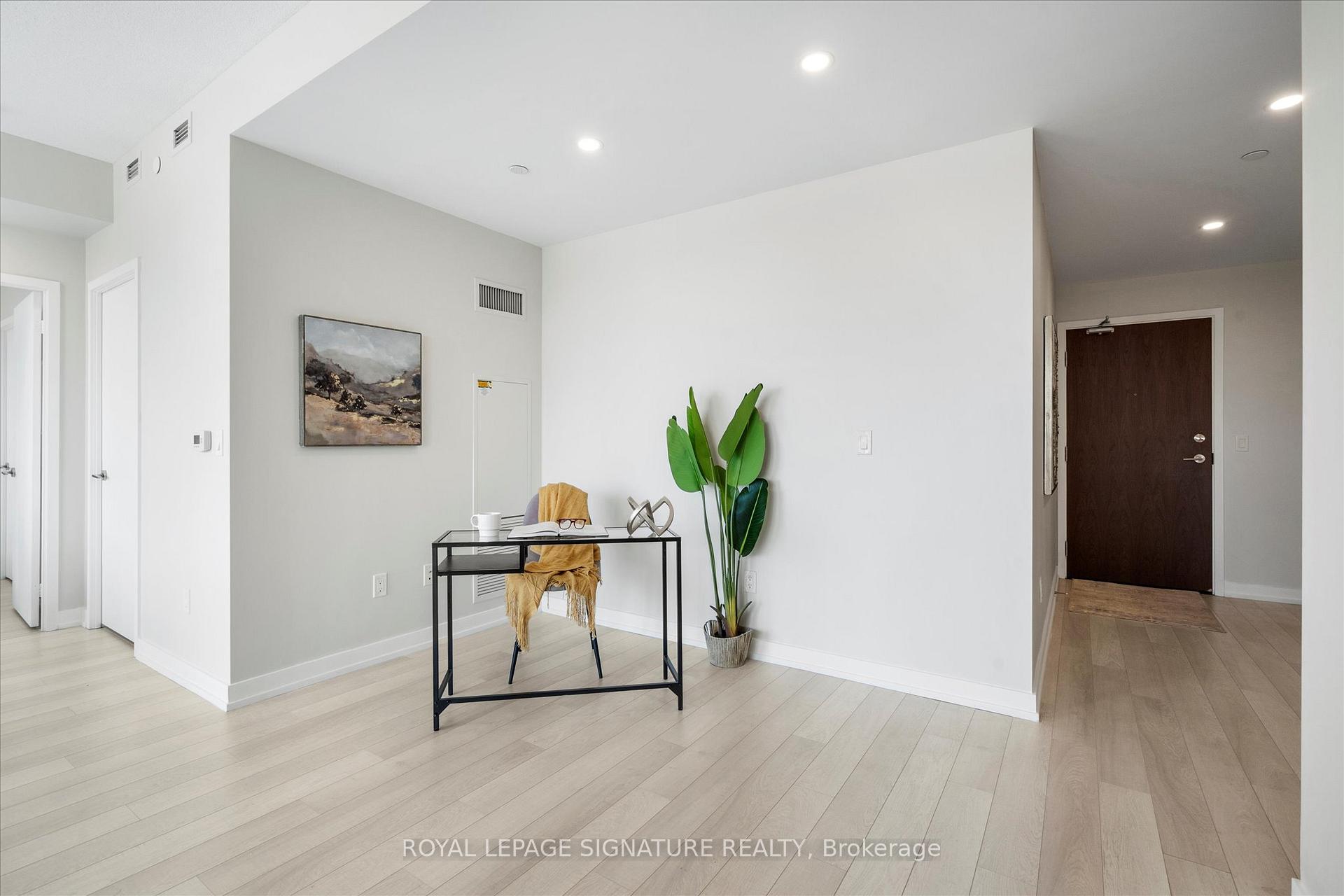 2 Bedrooms Condo at 117 McMahon, Toronto For sale