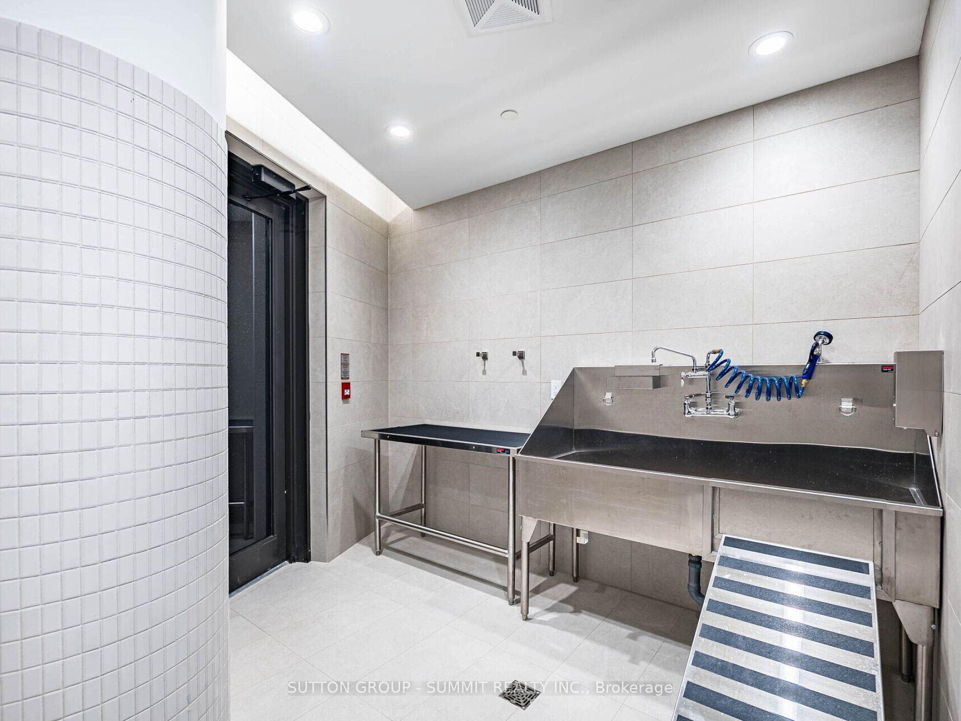 2 Bedrooms Condo at 3006 William Cutmore, Oakville For sale