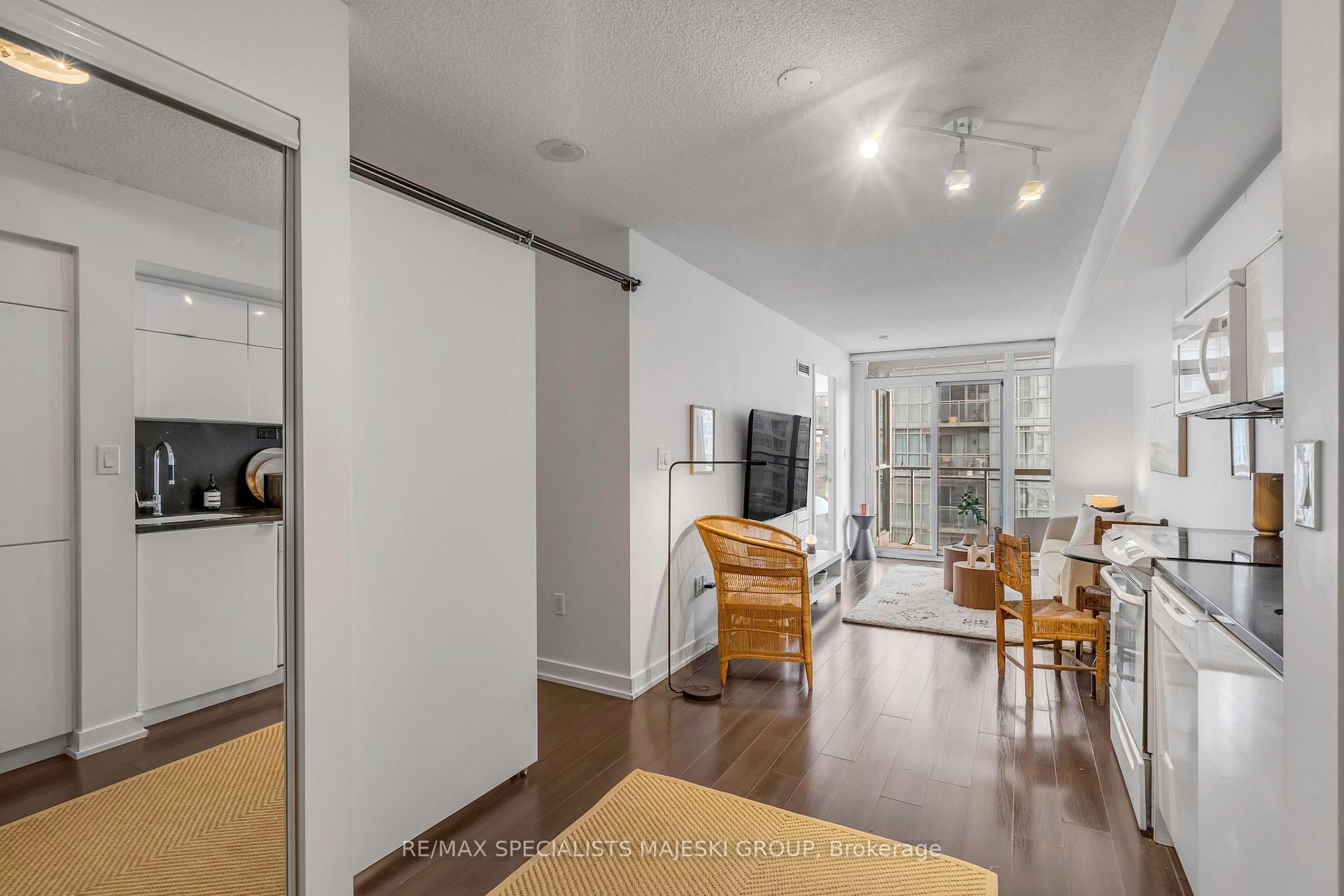 2 Bedrooms Condo at 21 Iceboat,  Toronto For sale