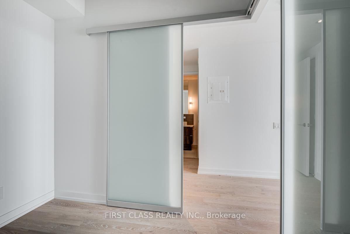 2 Bedrooms Condo at 161 Roehampton,  Toronto For sale