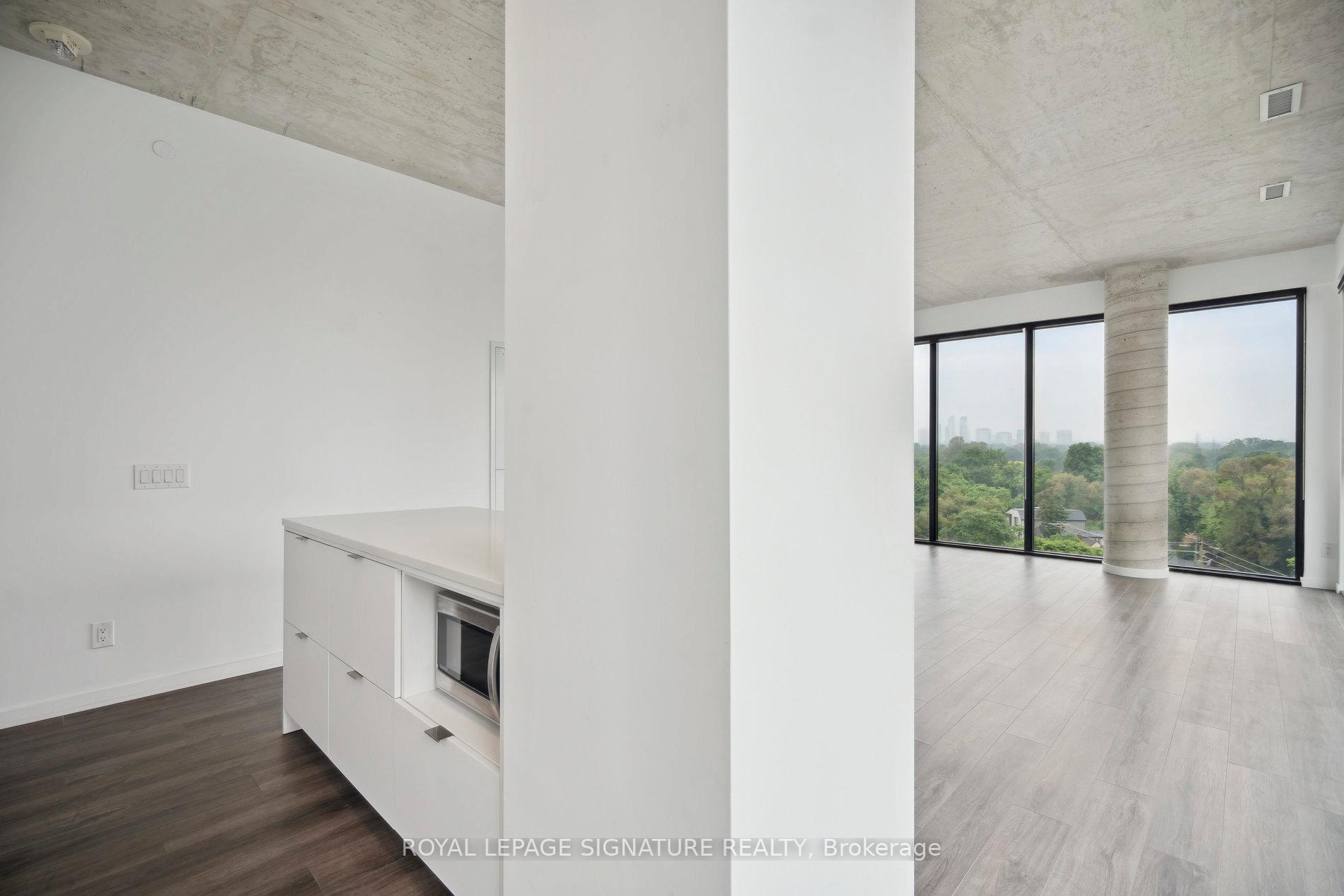3 Bedrooms Co-op at 7 Smith, Toronto For sale