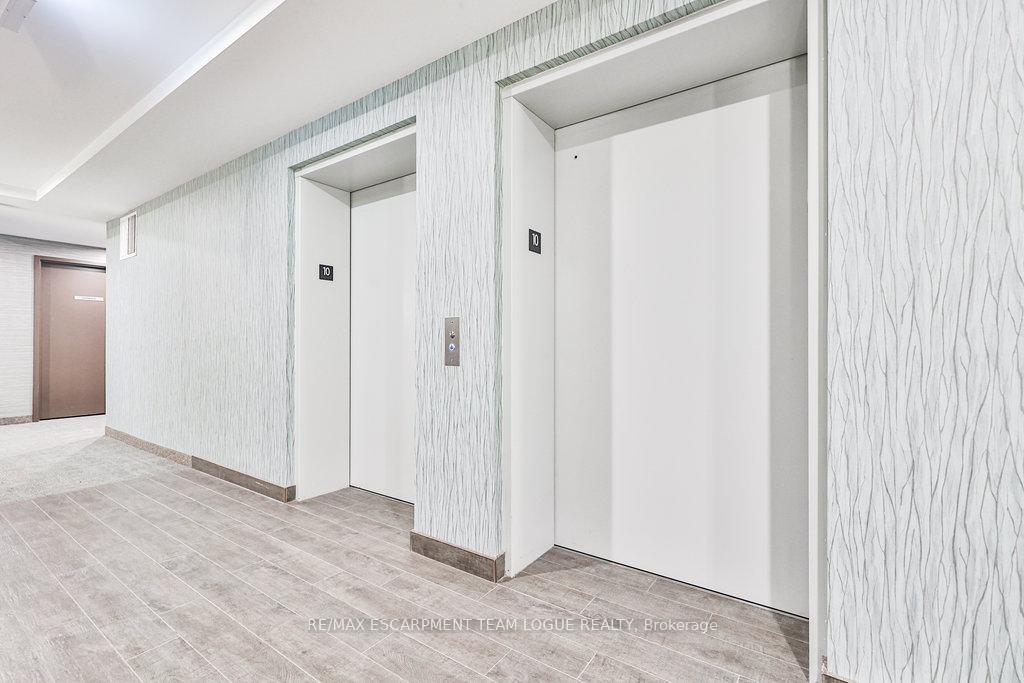 2 Bedrooms Condo at 450 Dundas,  Hamilton For sale