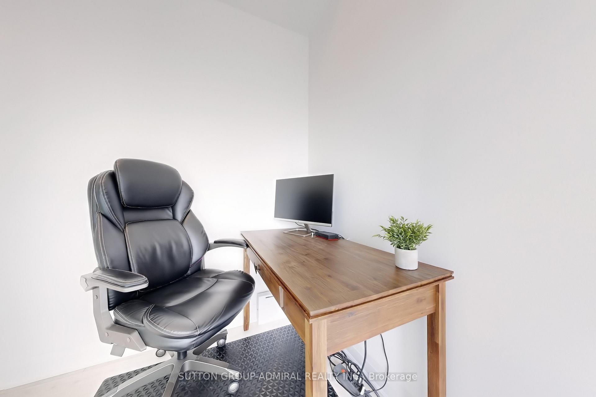 2 Bedrooms Condo at 10 Gatineau, Vaughan For sale