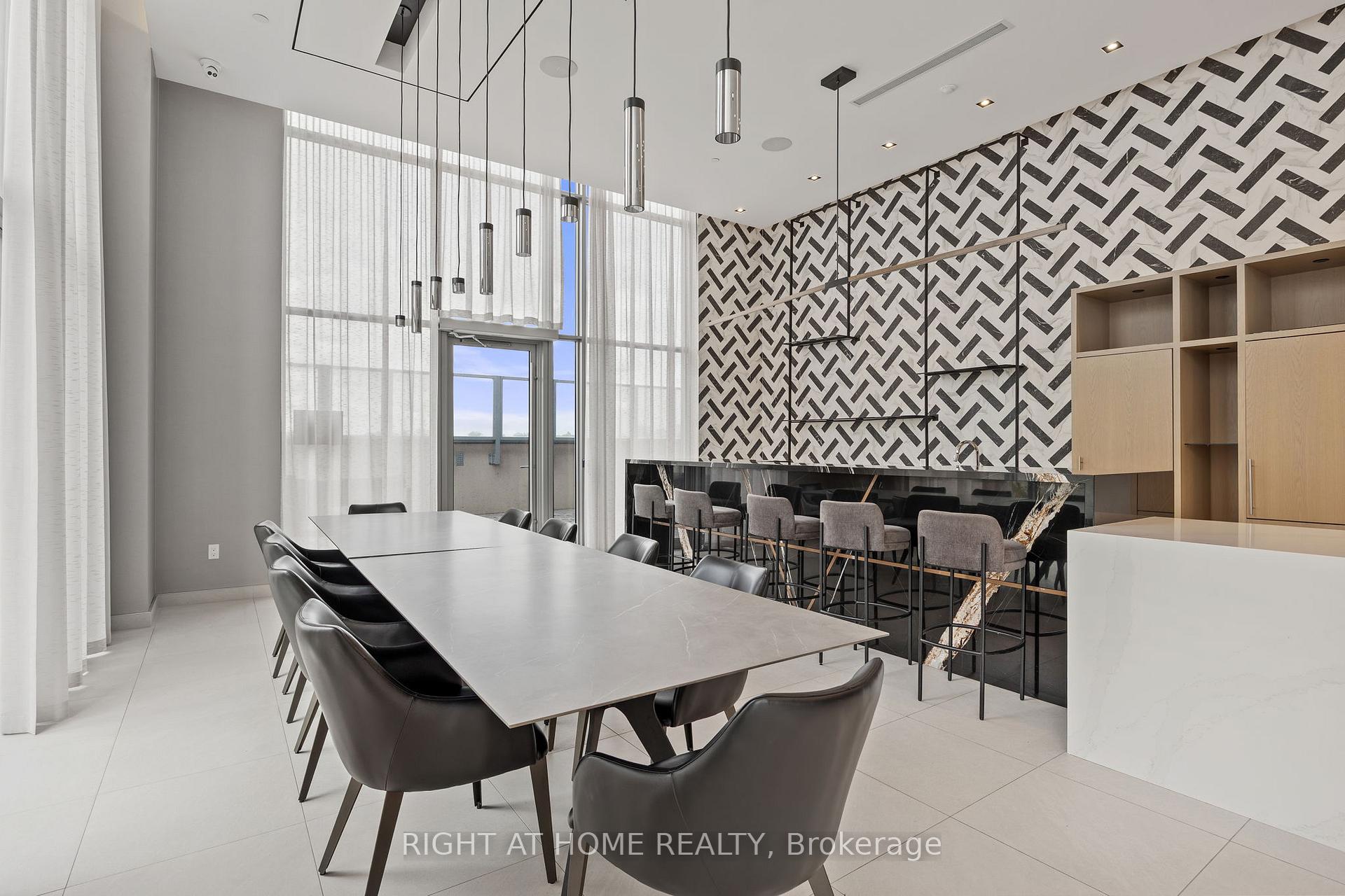 2 Bedrooms Condo at 225 Village Green, Toronto For sale