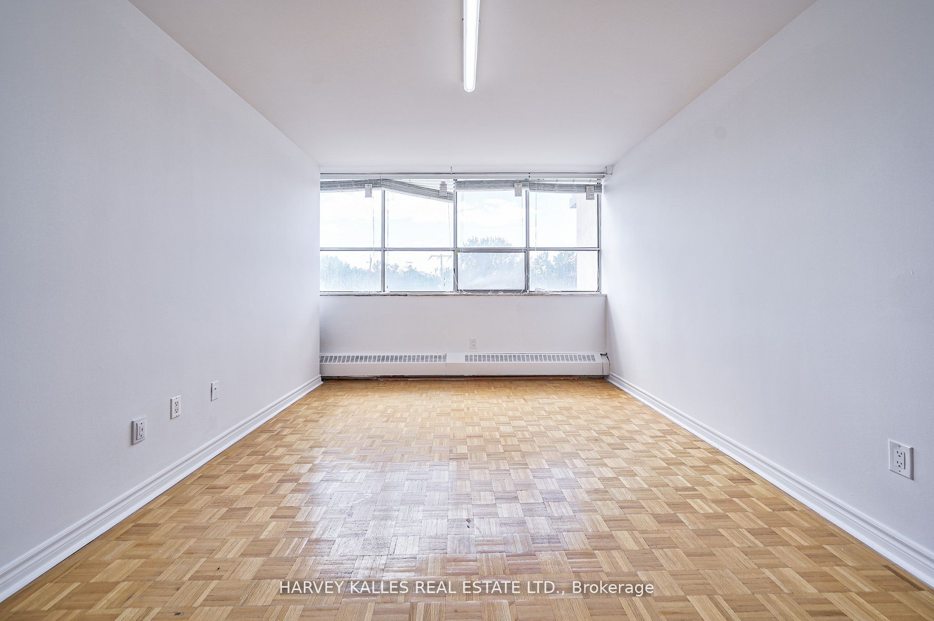 2000 Sheppard Avenue W 411