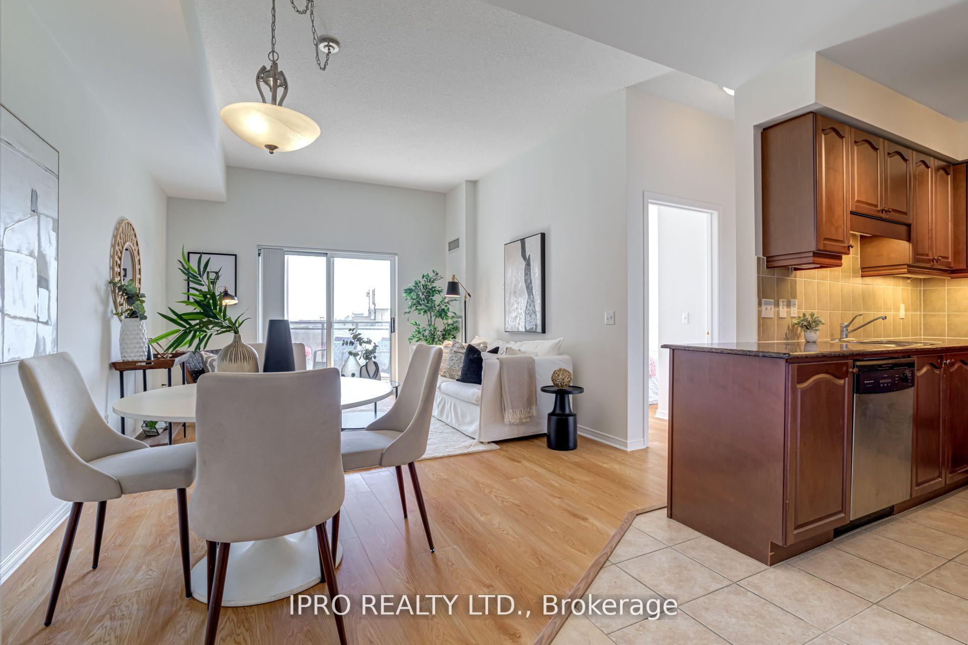 2 Bedrooms Condo at 1 Maison Parc, Vaughan For sale