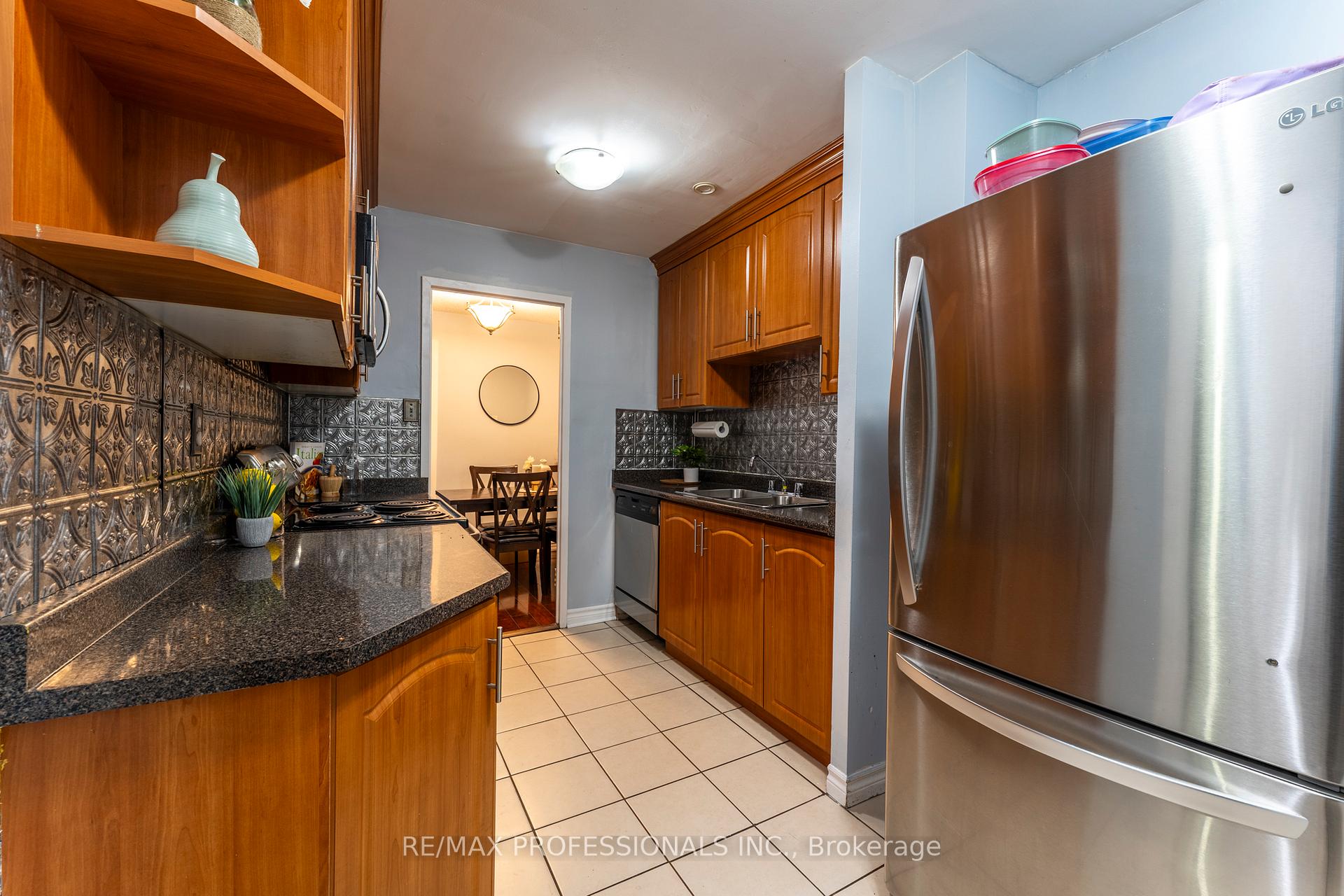 3 Bedrooms Condo at 2095 Roche,  Mississauga For sale