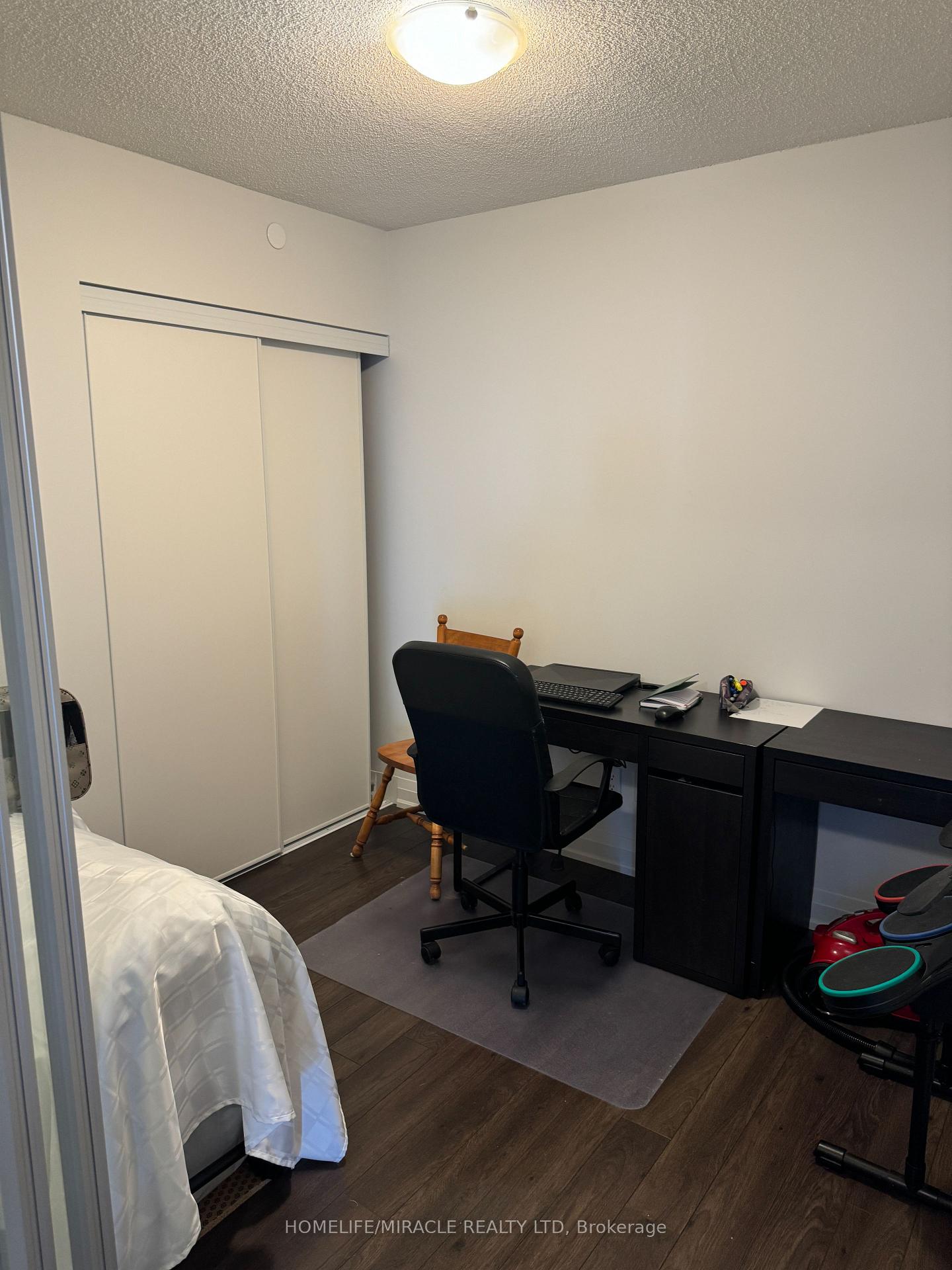 3 Bedrooms Condo at 20 Meadowglen, Toronto For sale