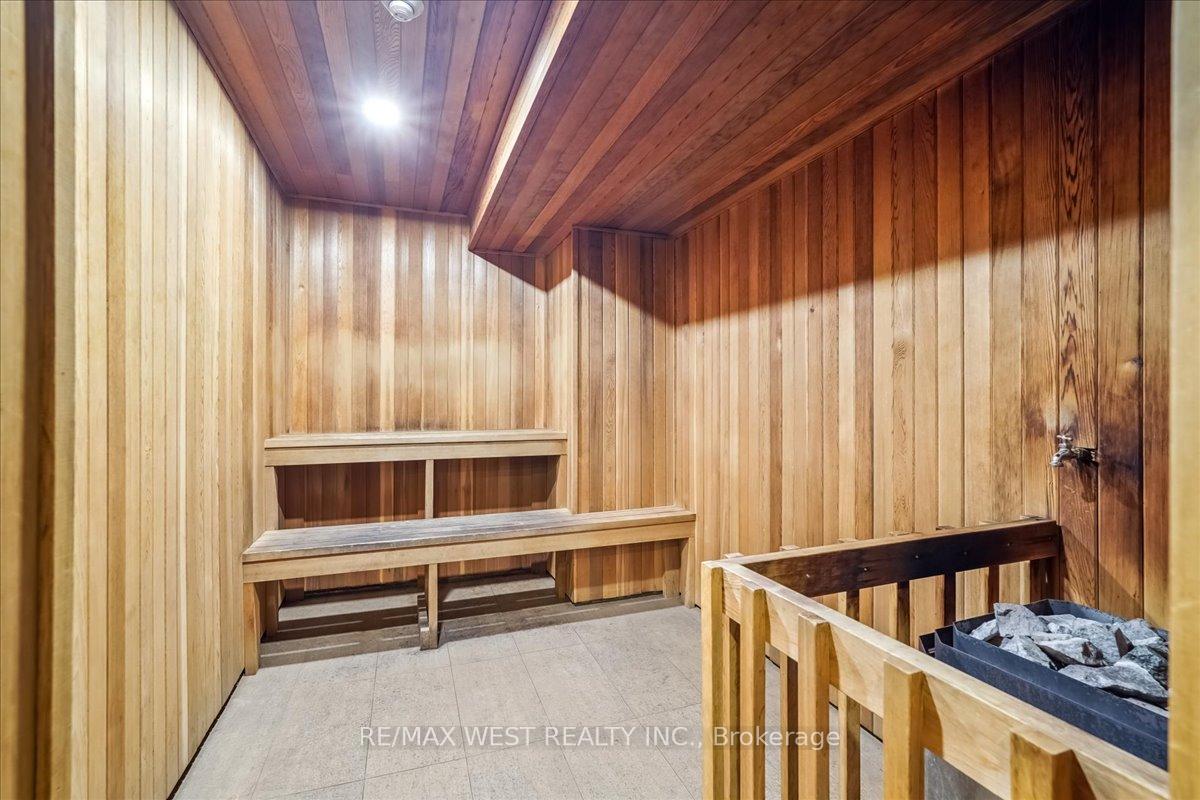 3 Bedrooms Condo at 15 Torrance, Toronto For sale