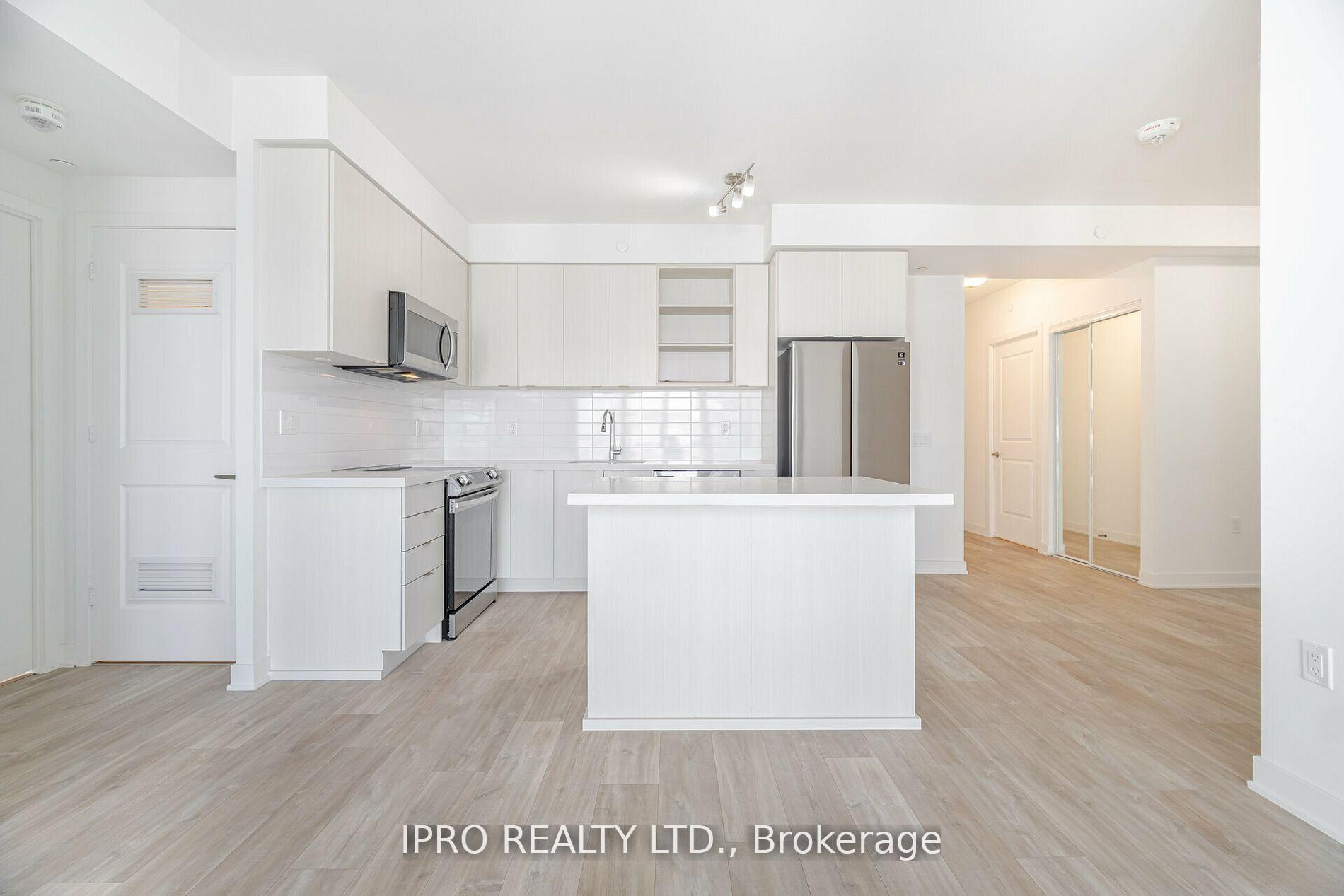 3 Bedrooms Condo at 4675 Metcalfe, Mississauga For sale