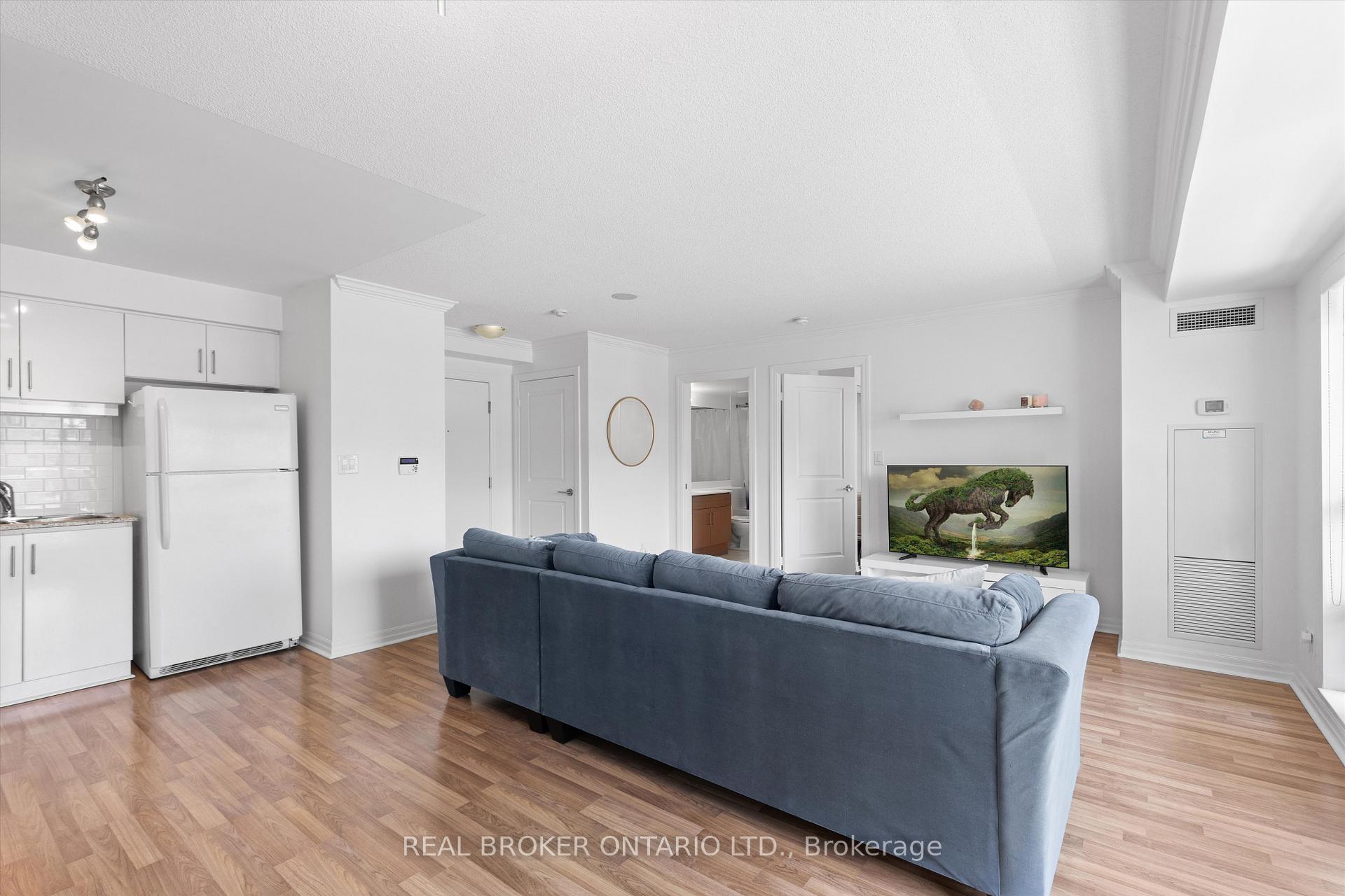 1 Bedroom Condo at 2035 Sheppard, Toronto For sale