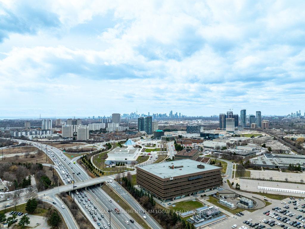 3 Bedrooms Condo at 7 Concorde,  Toronto For sale