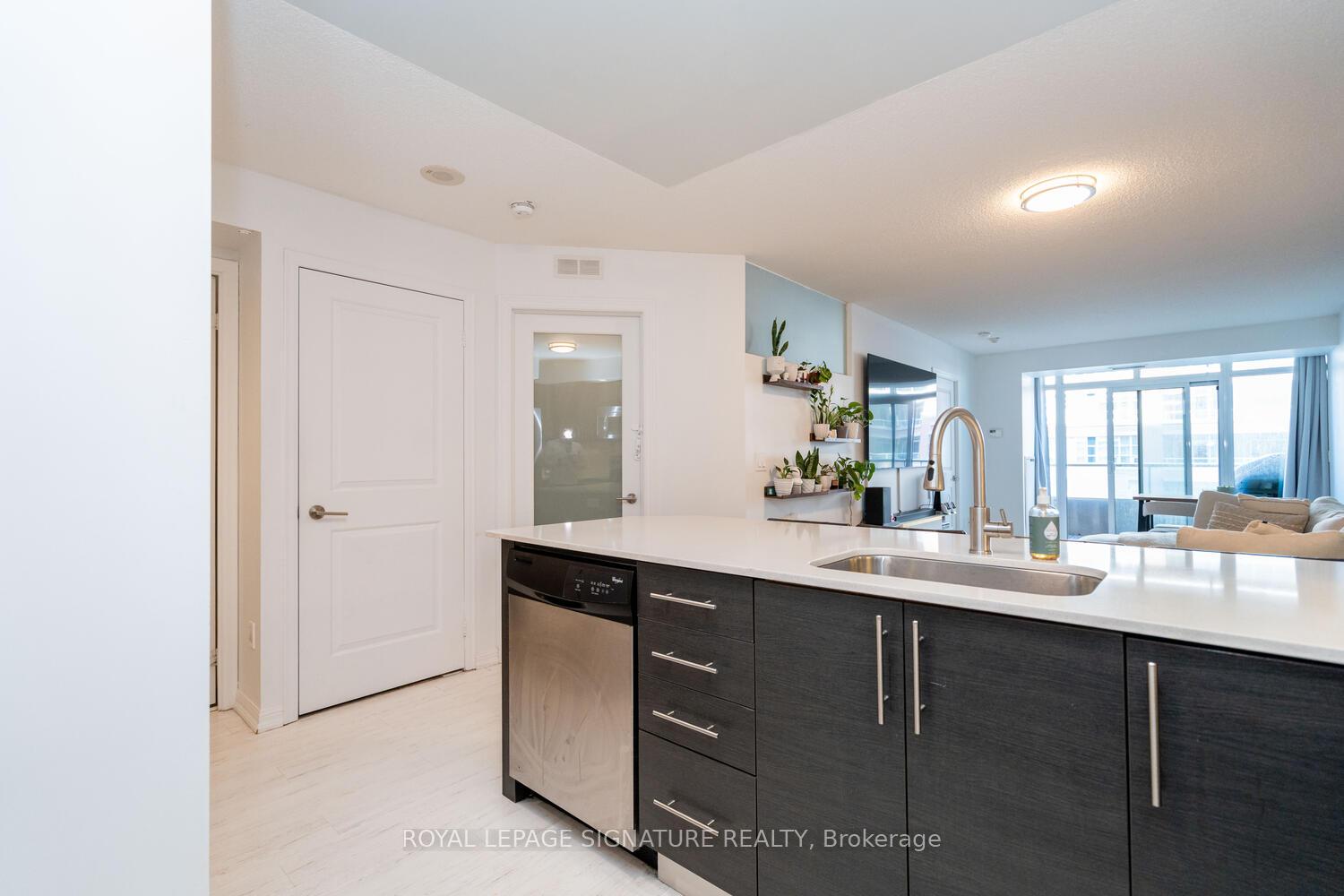2 Bedrooms Condo at 75 East Liberty, Toronto For sale