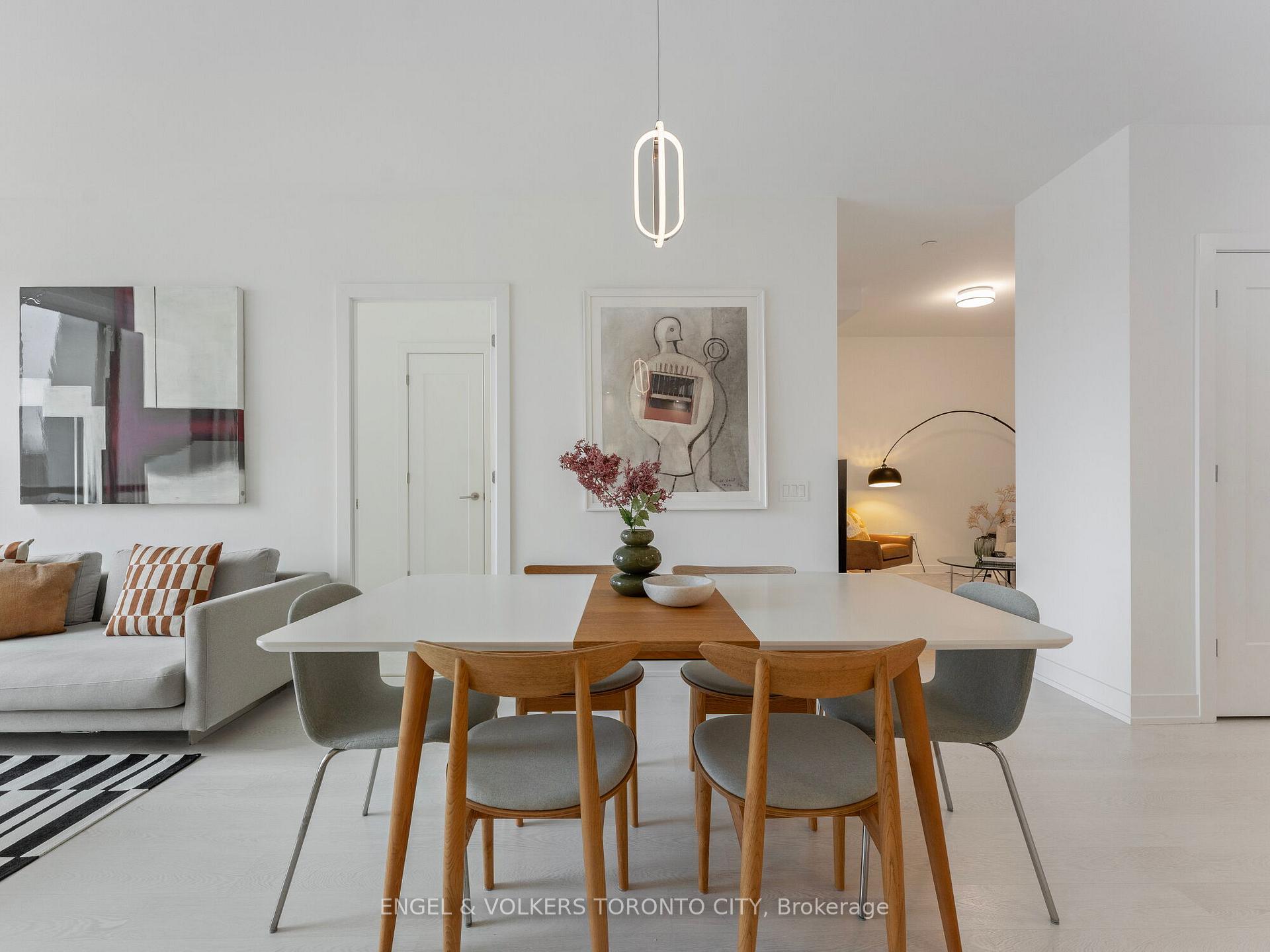 4 Bedrooms Condo at 30 Inn On The Park, Toronto For sale