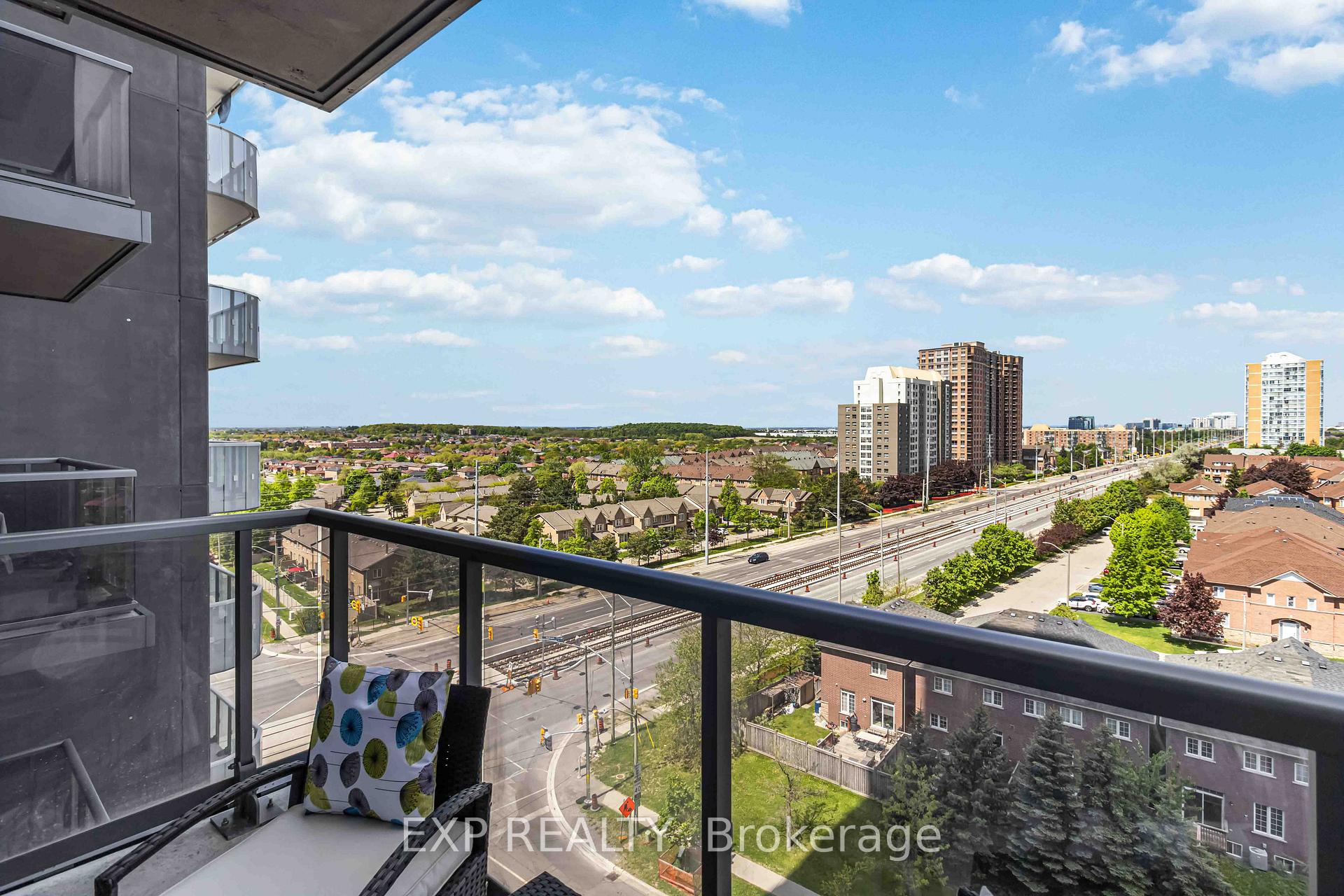 2 Bedrooms Condo at 8 Nahani, Mississauga For sale