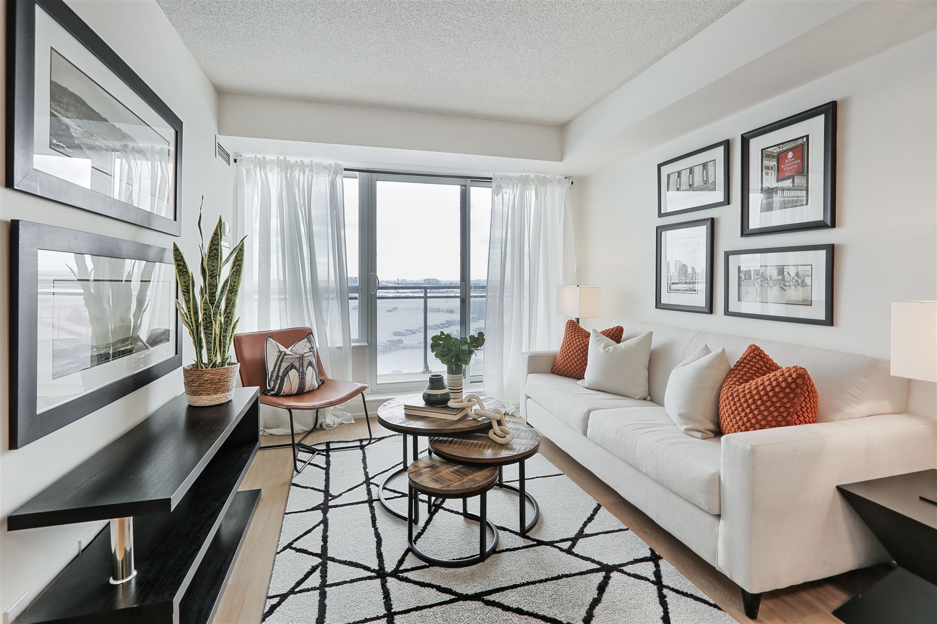 1070 Sheppard Avenue W 912