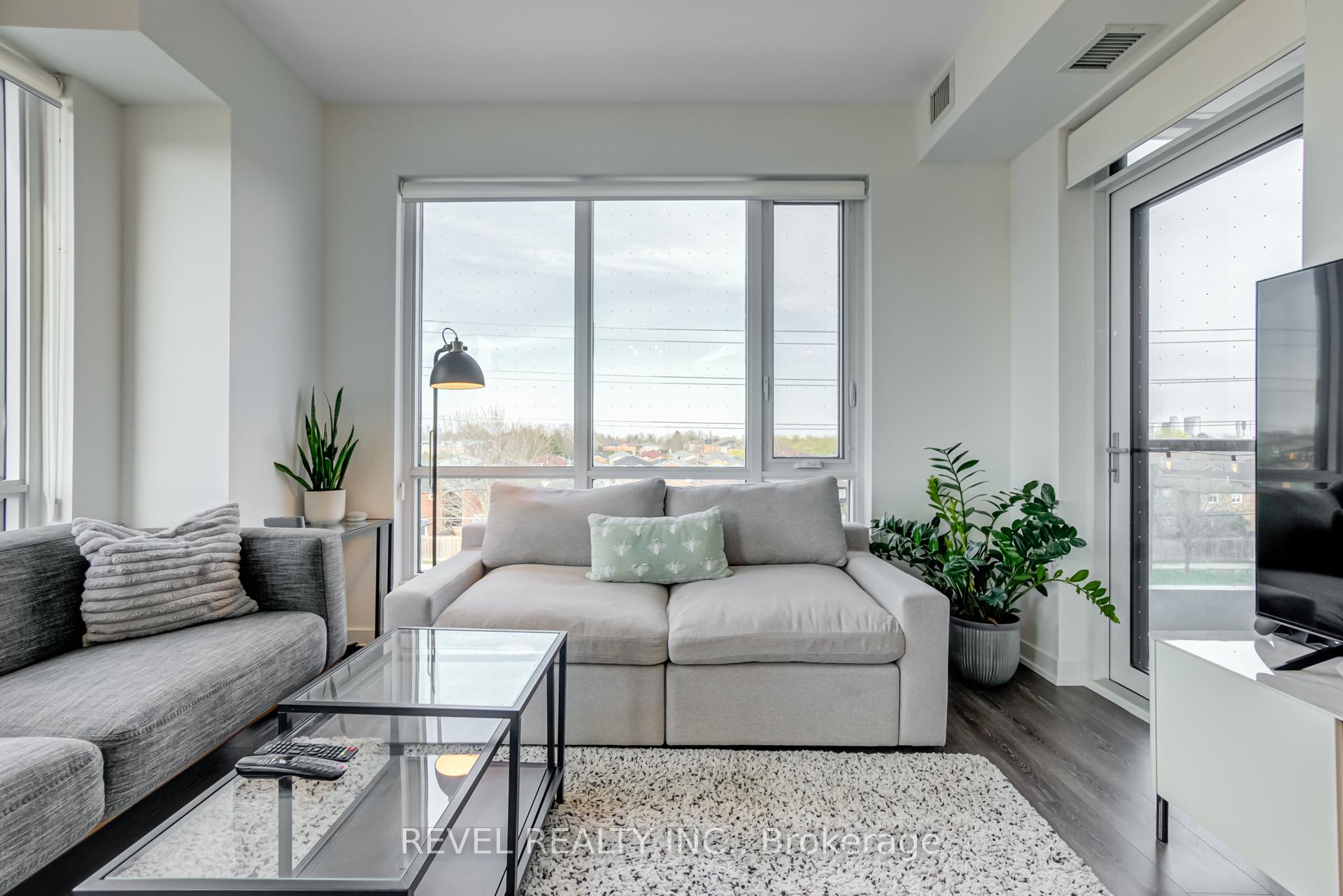 2 Bedrooms Condo at 7950 Bathurst, Vaughan For sale