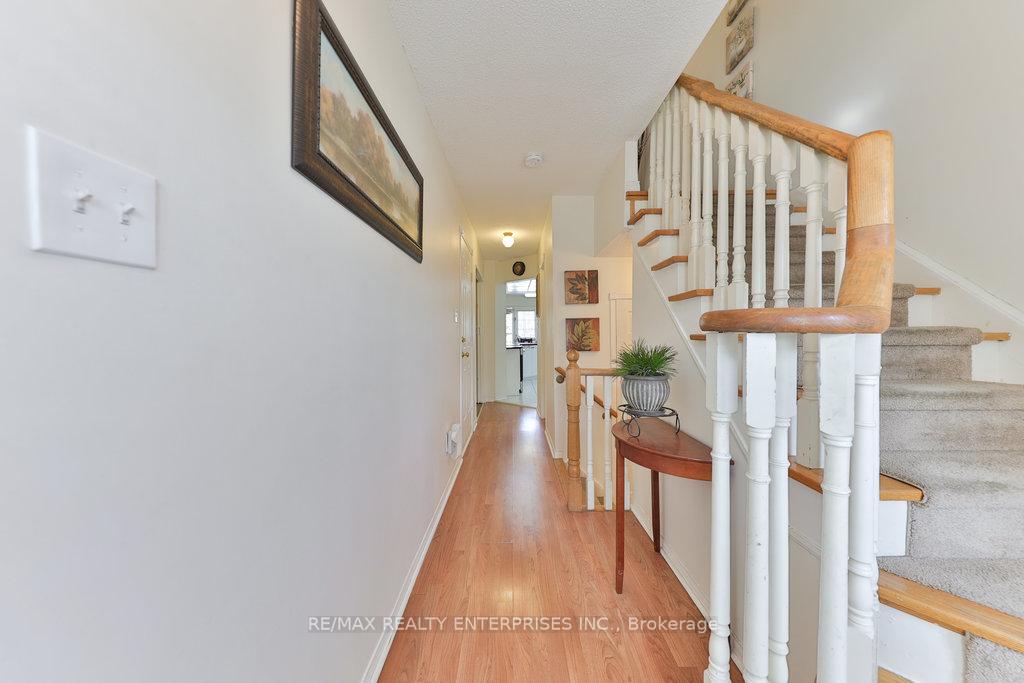 3 Bedrooms Condo at 455 Apache, Mississauga For sale