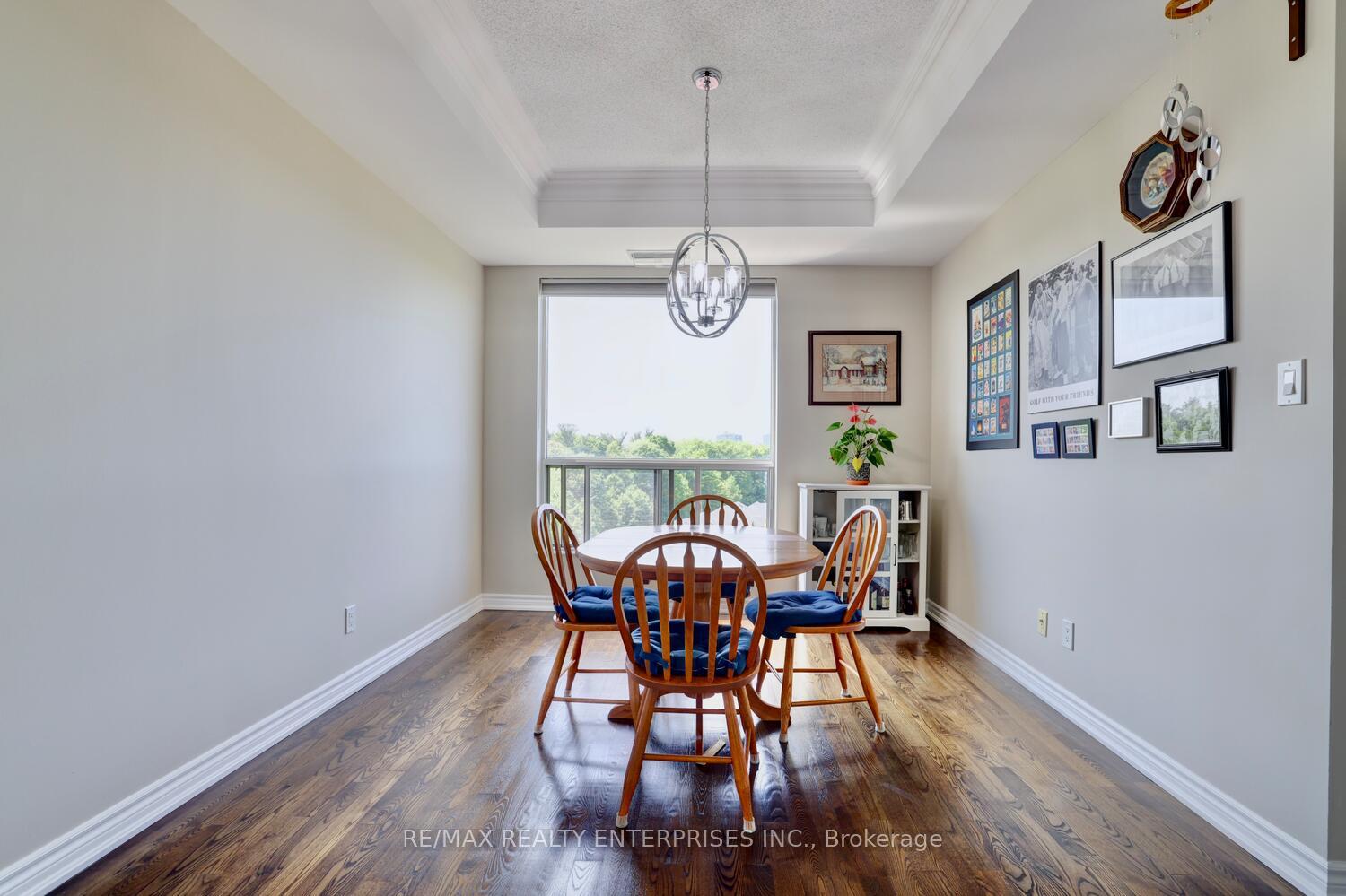 3 Bedrooms Condo at 1900 The Collegeway, Mississauga For sale