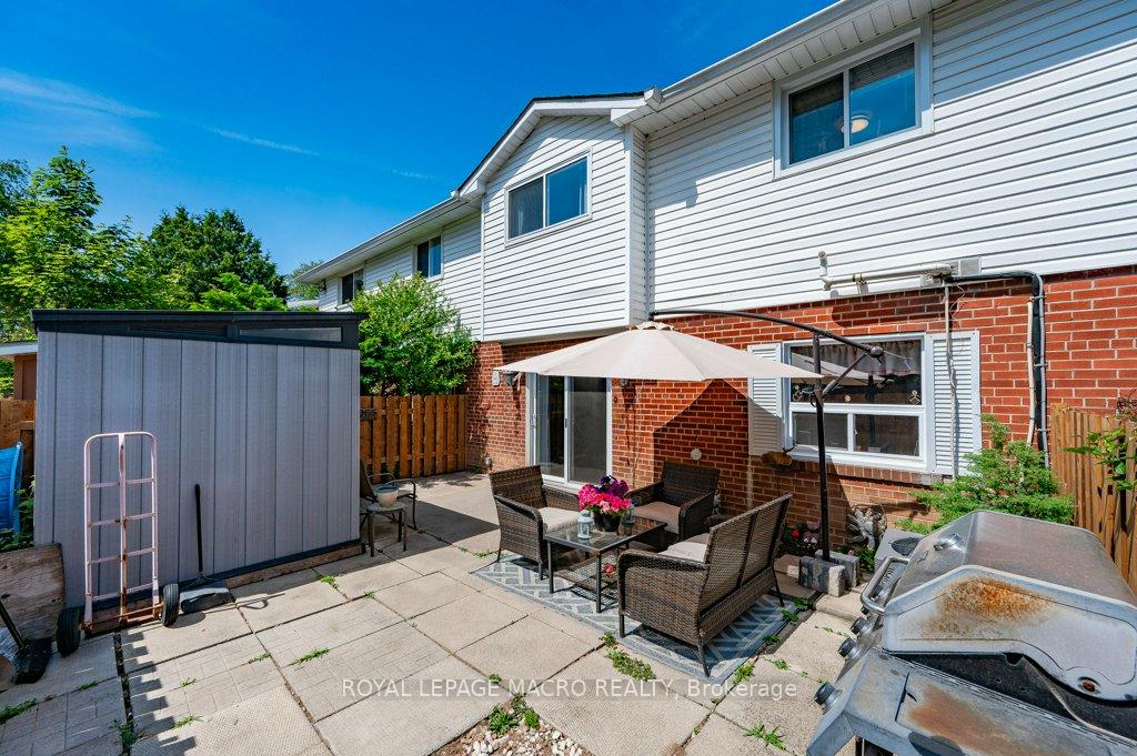 2 Bedrooms Condo at 483 Claridge, Burlington For sale