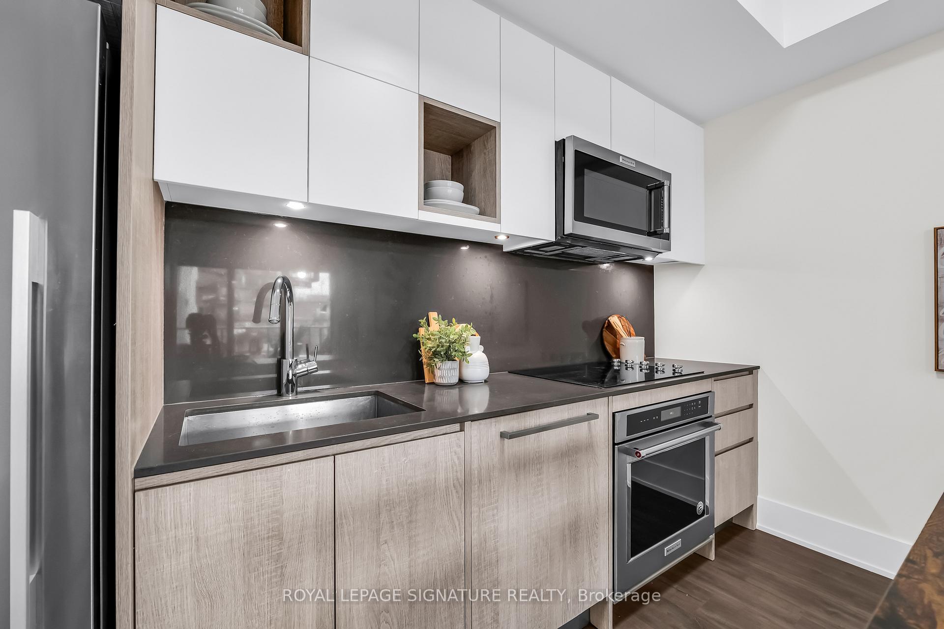 3 Bedrooms Condo at 118 Merchants’ Wharf, Toronto For sale