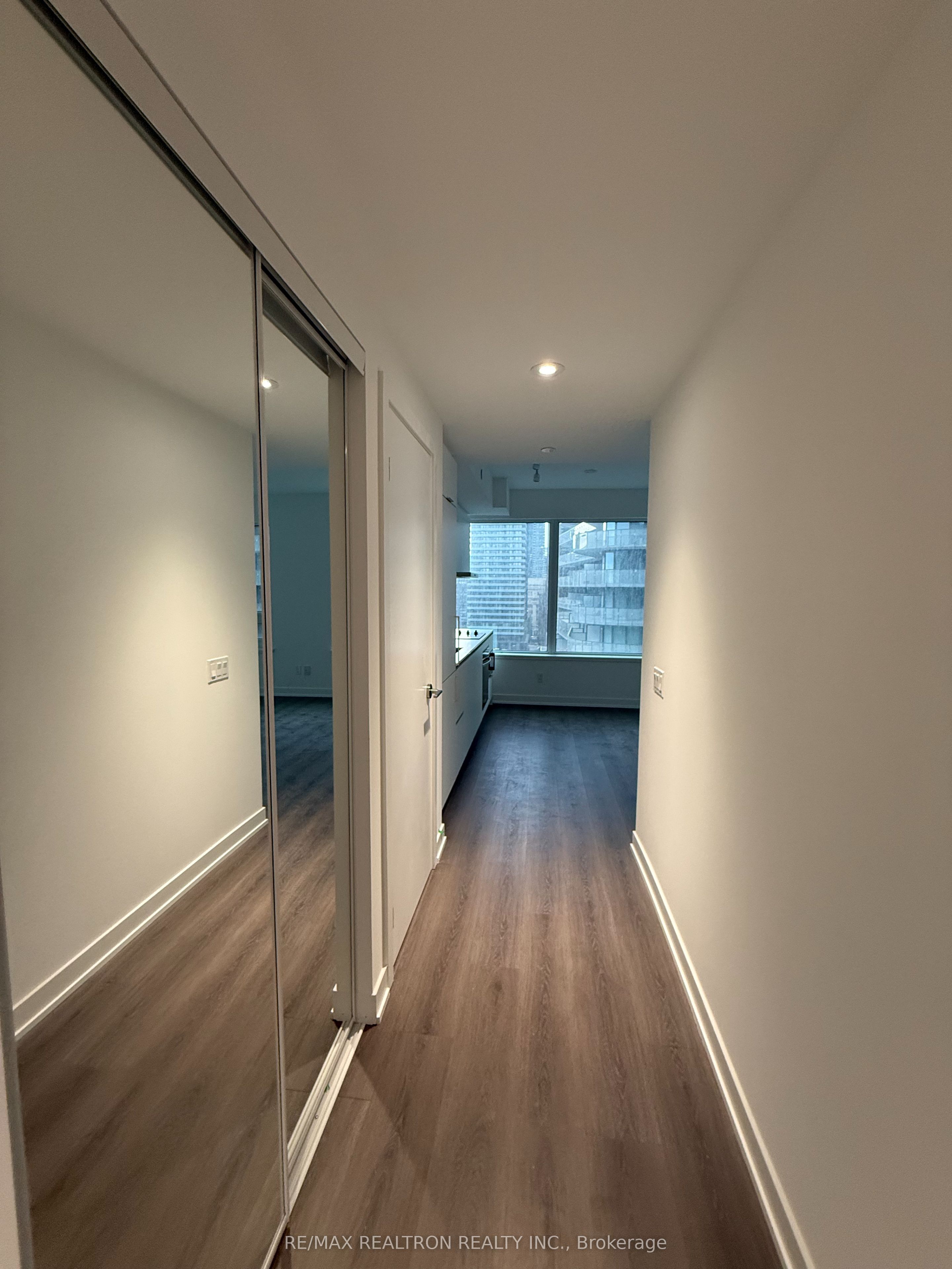 8 Wellesley Street W, #1215