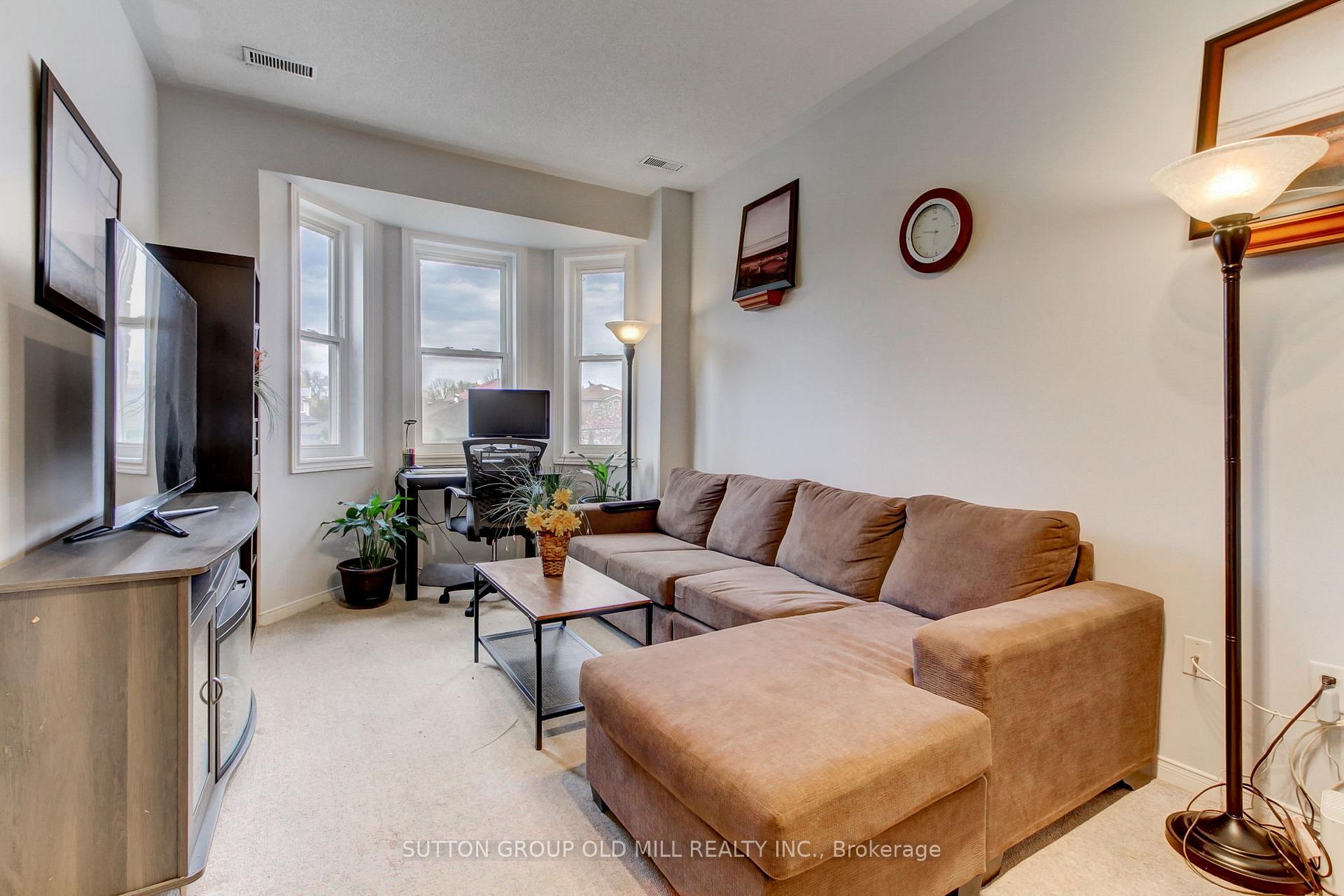 3 Bedrooms Condo at 760 Lawrence,  Toronto For sale