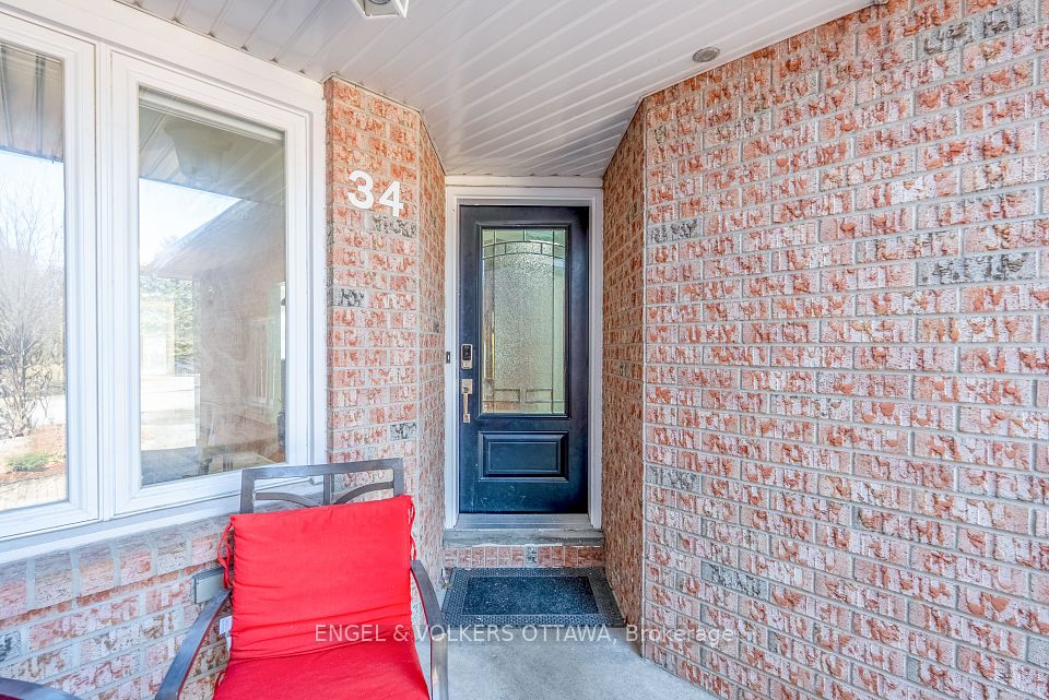 34 Baton Court, Kanata, ON K2L 4C8