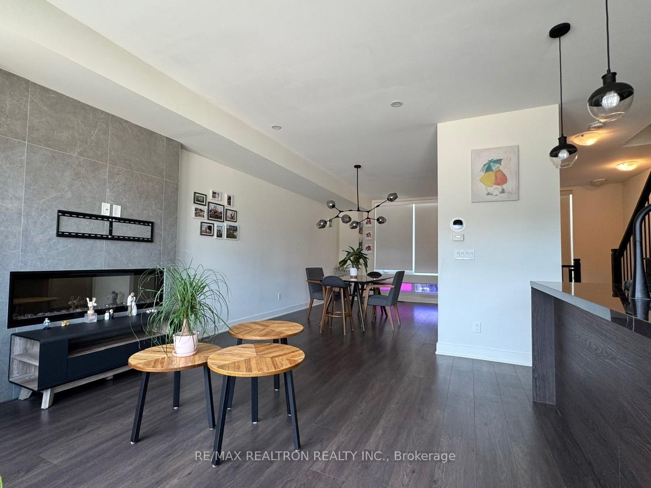 3 Bedrooms Condo at 25 Sonic, Toronto For sale