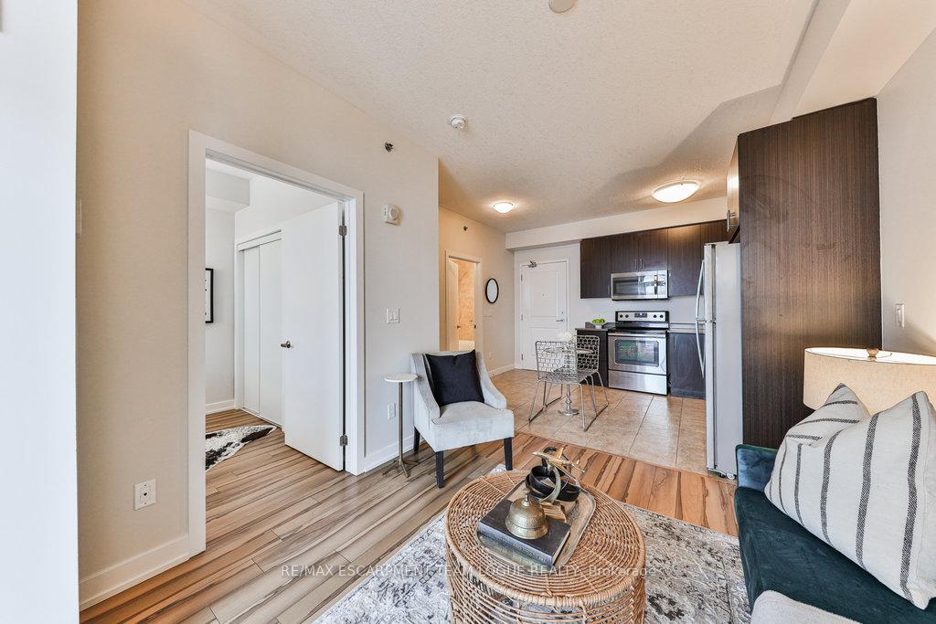 1 Bedroom Condo at 2490 Old Bronte,  Oakville For sale