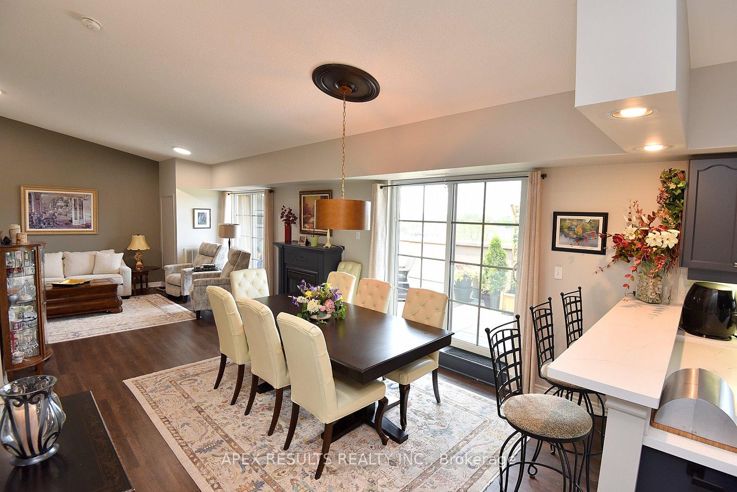3 Bedrooms Condo at 262 Dundas, Hamilton For sale