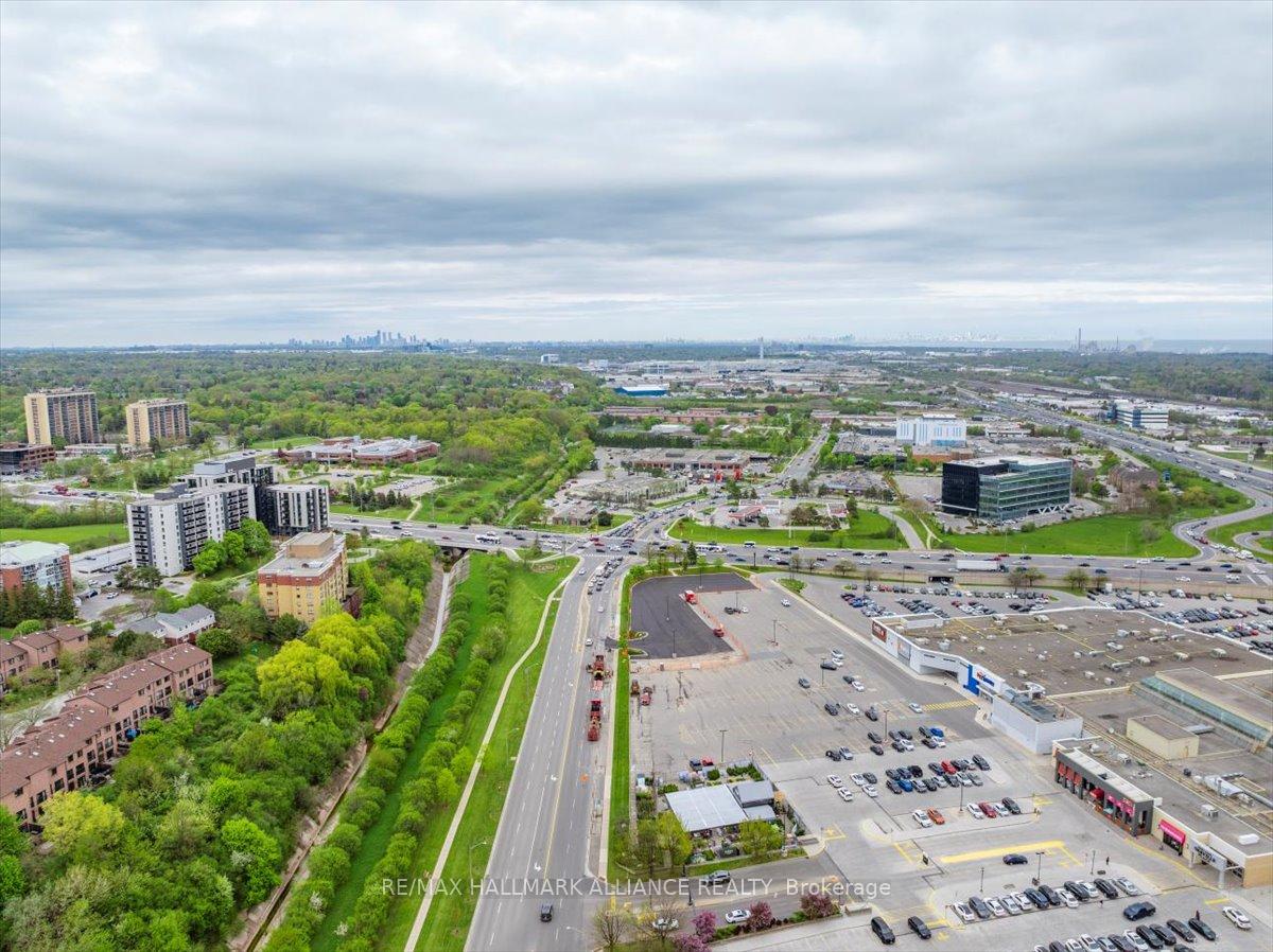2 Bedrooms Condo at 1071 QUEENS, Oakville For sale