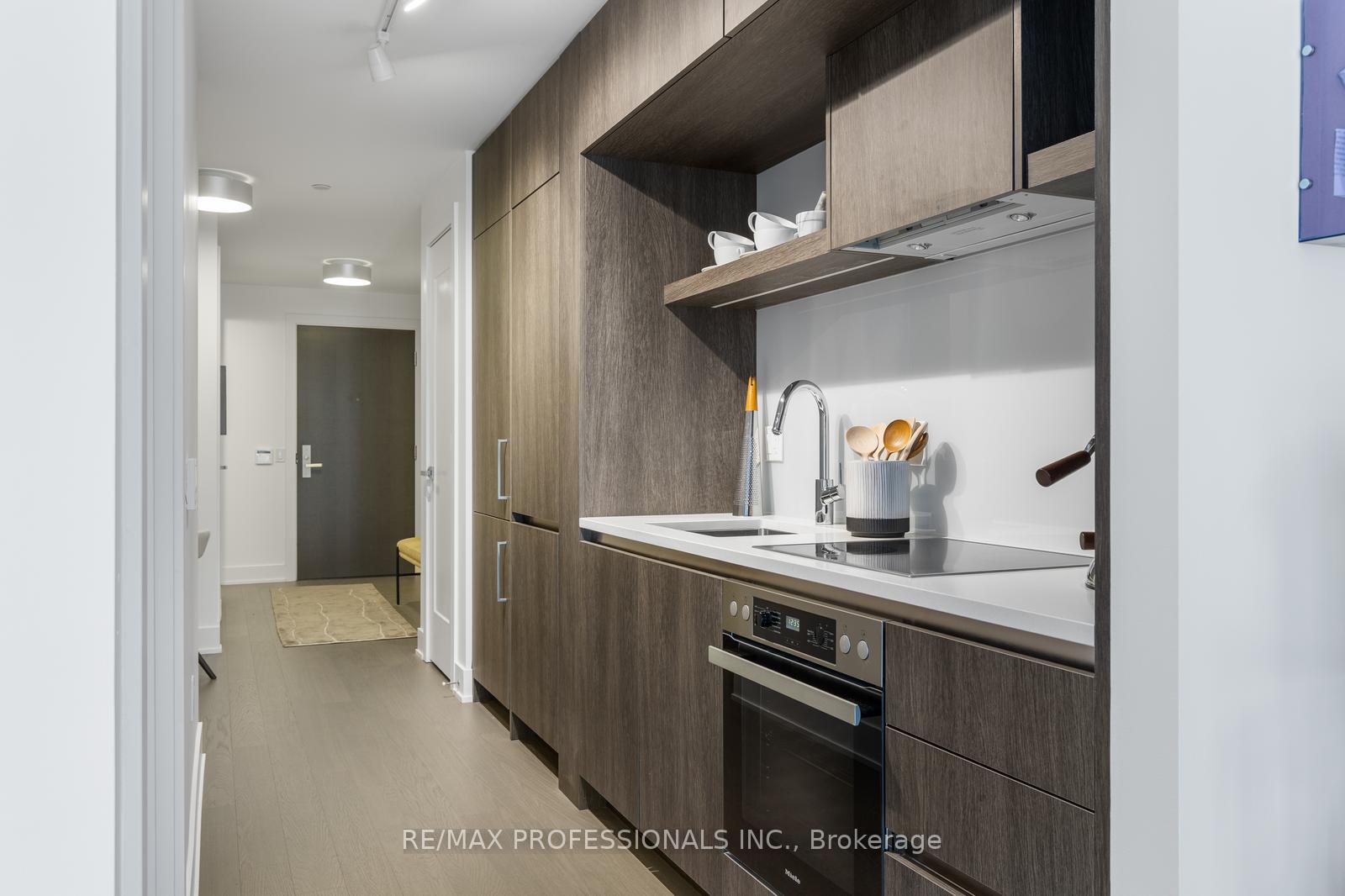 1 Bedroom Condo at 6 Jackes, Toronto For sale