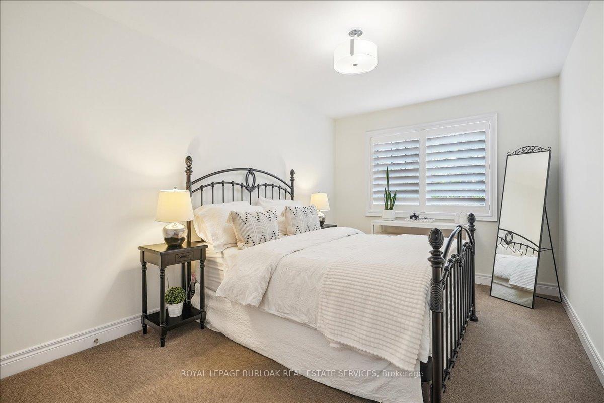 3 Bedrooms Condo at 2086 Ghent, Burlington For sale