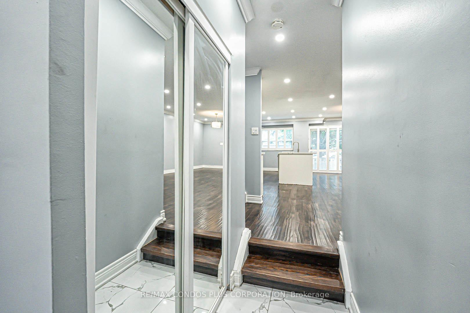 3 Bedrooms Condo at 525 Meadows, Mississauga For sale