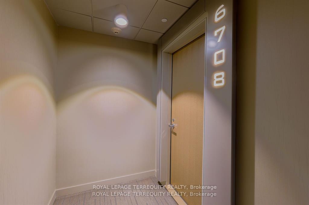 2 Bedrooms Condo at 1 Bloor, Toronto For sale