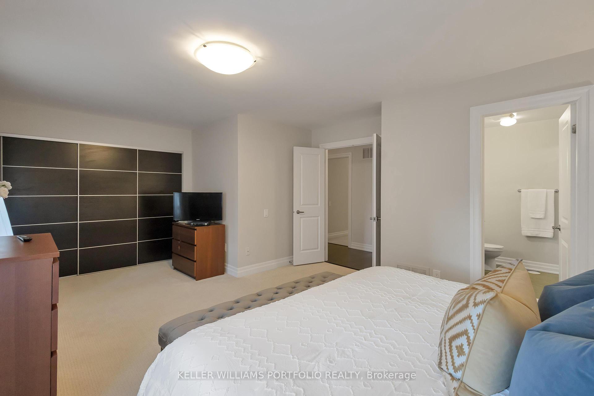 3 Bedrooms Condo at 365 Roehampton, Toronto For sale