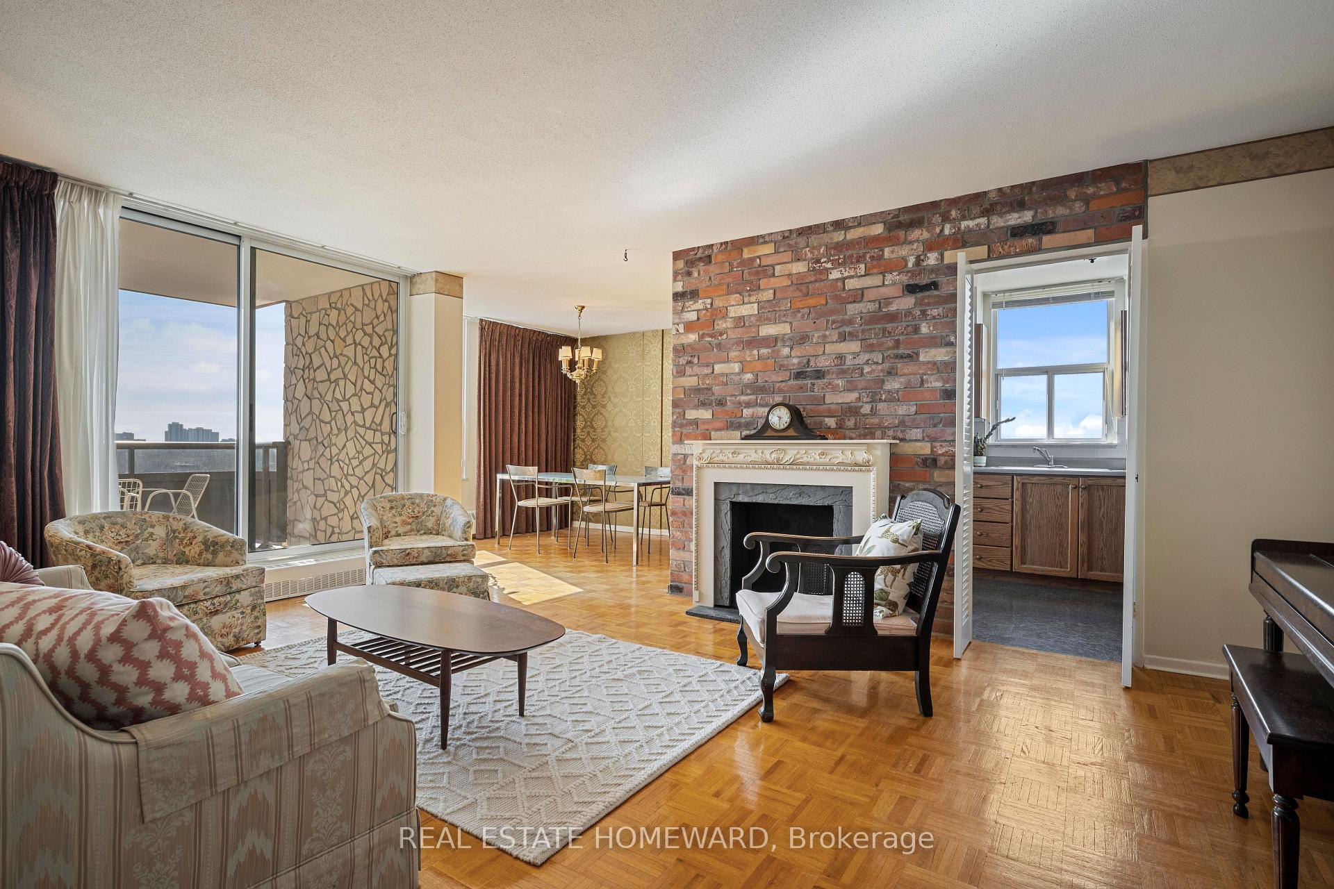 3 Bedrooms Condo at 15 Vicora Linkway, Toronto For sale