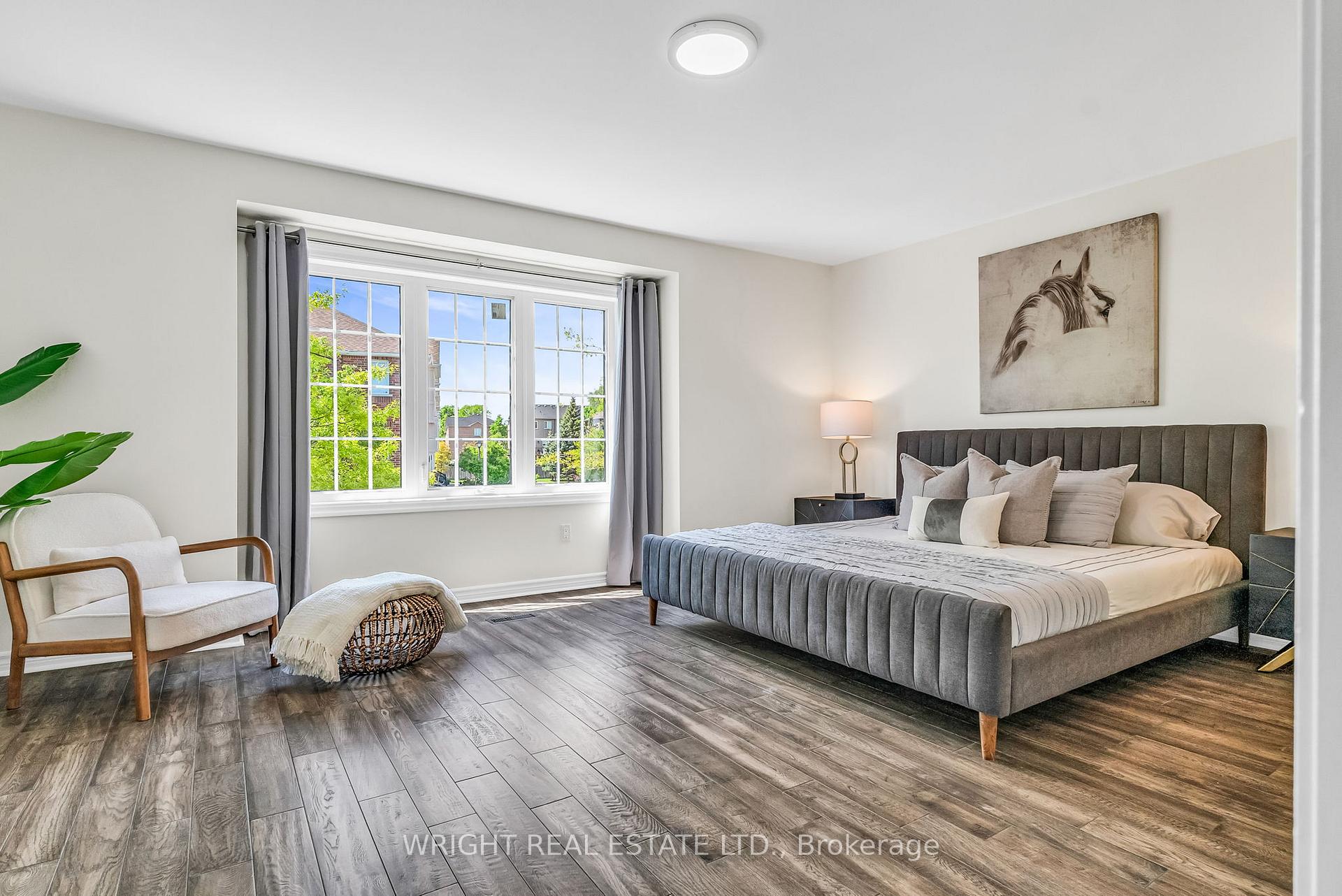 5 Bedrooms Condo at 1347 Rathburn, Mississauga For sale