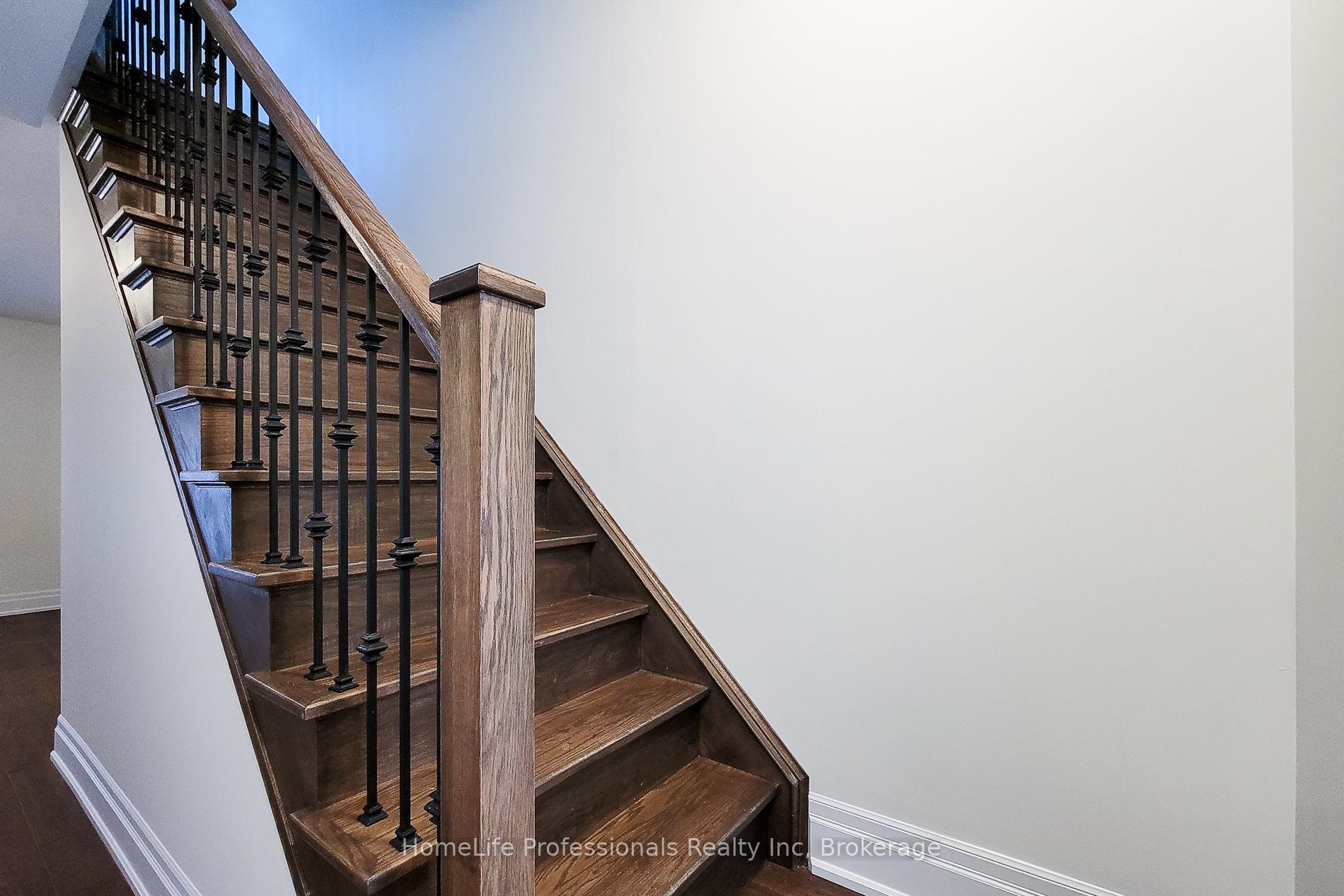 3 Bedrooms Condo at 111 Wilson, Hamilton For sale