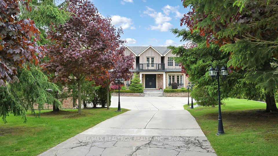 2 Country Heights Drive, Richmond Hill, ON L4E 3M8