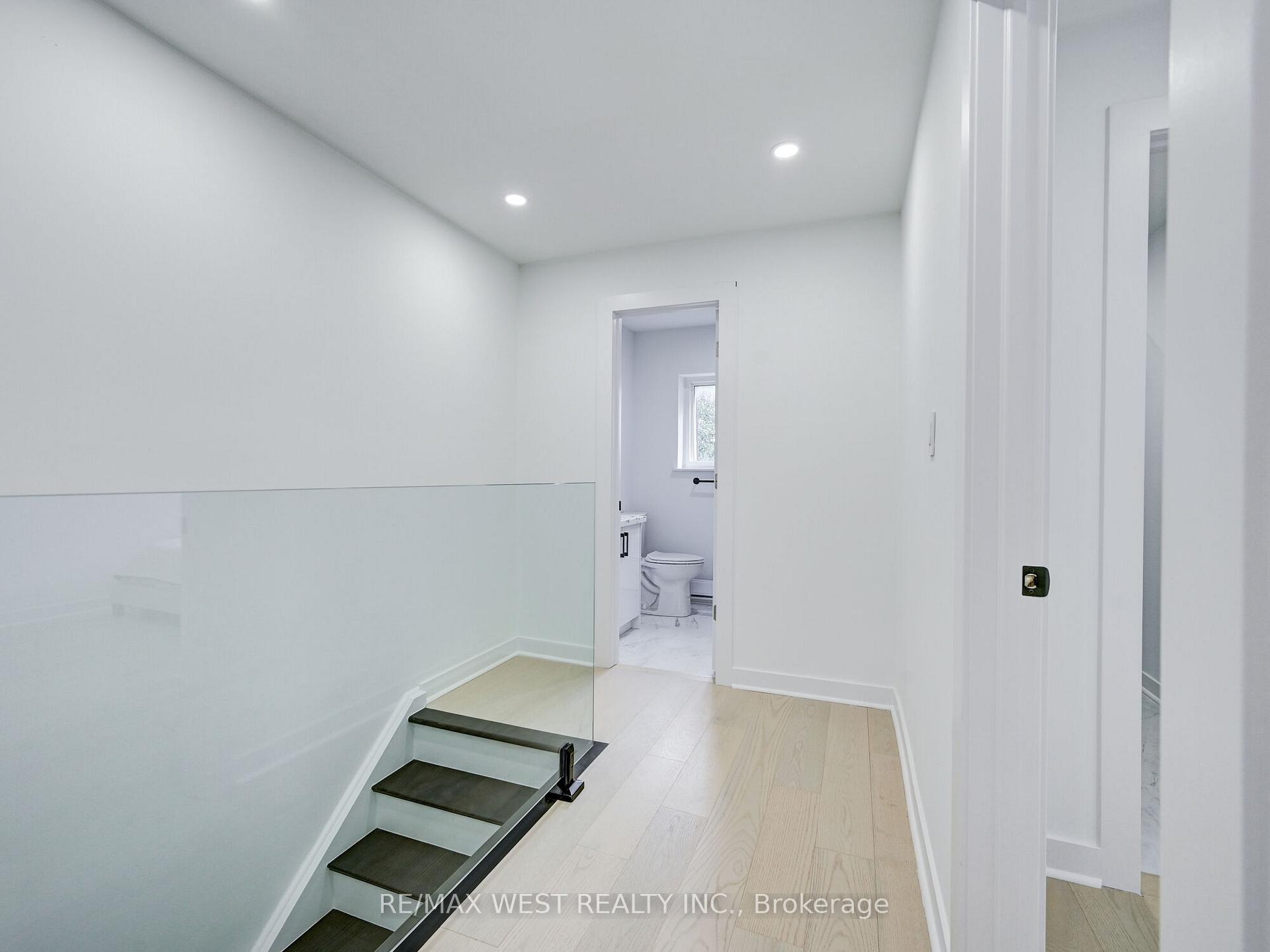 3 Bedrooms Condo at 22 Tandridge, Toronto For sale