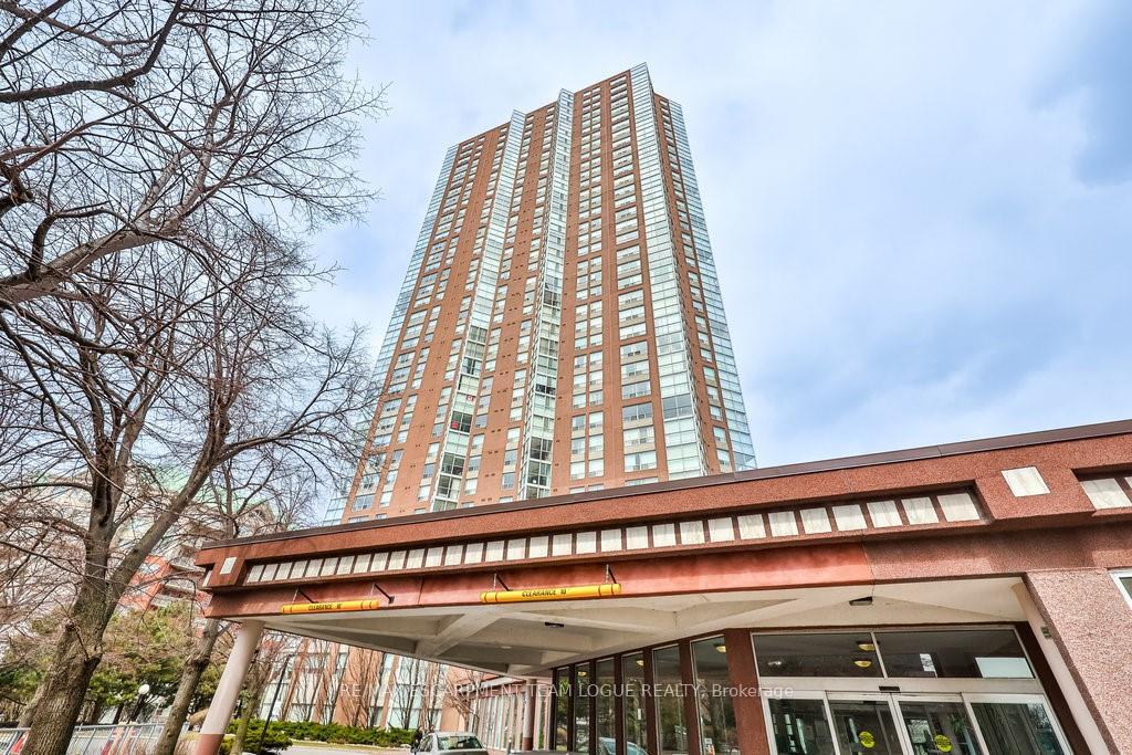3 Bedrooms Condo at 7 Concorde, Toronto For sale