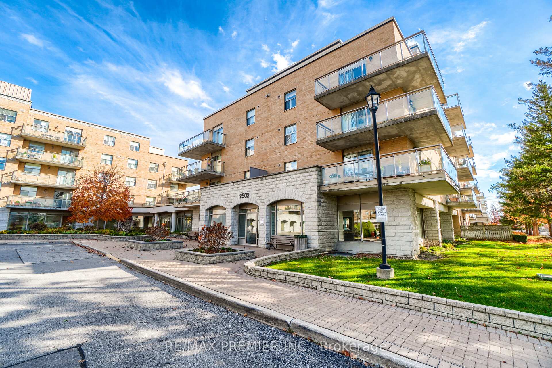 1 Bedroom Condo at 2502 Rutherford,  Vaughan For sale