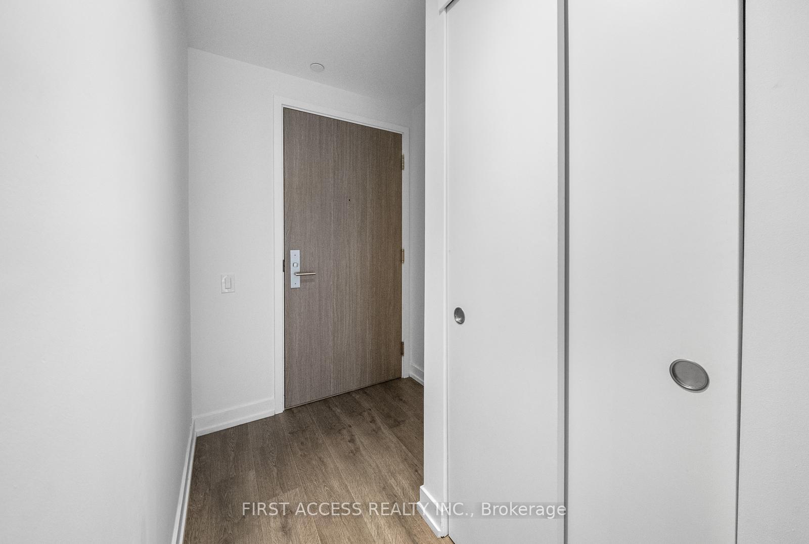 2 Bedrooms Condo at 161 Roehampton,  Toronto For sale