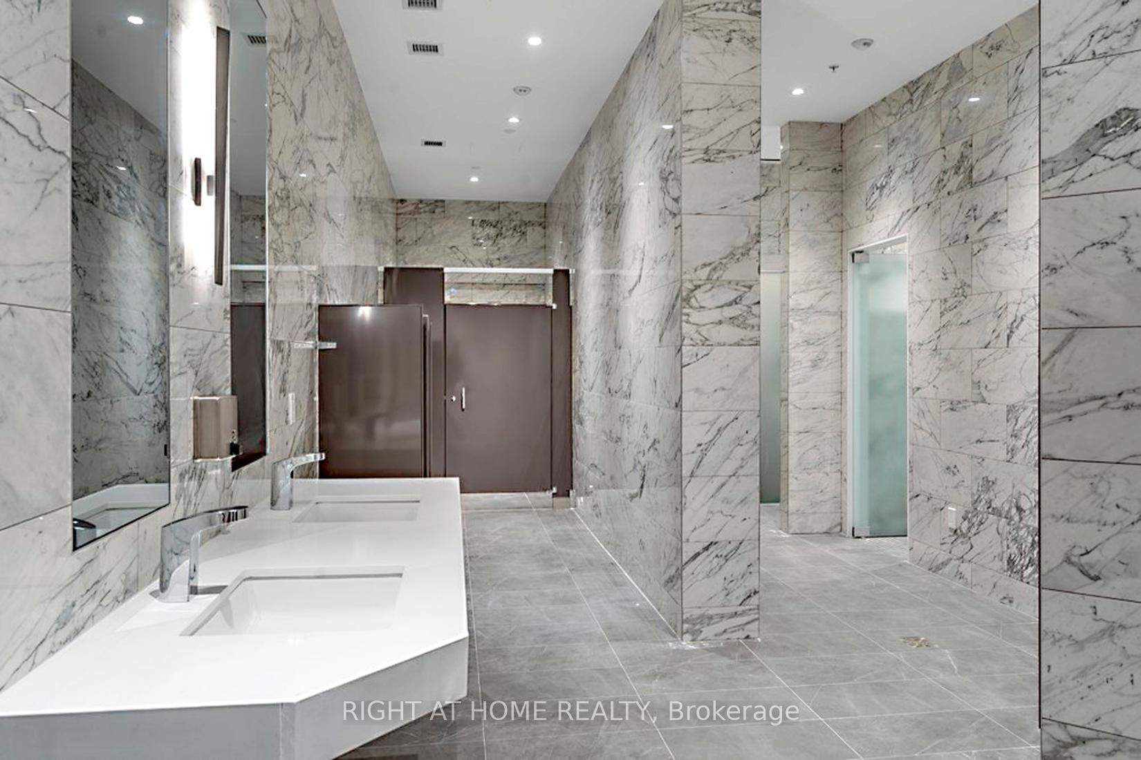 1 Bedroom Condo at 31 Tippet,  Toronto For sale